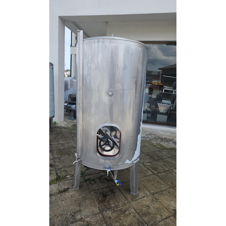 Cuba Inox 675 Litros Porta Lateral 1