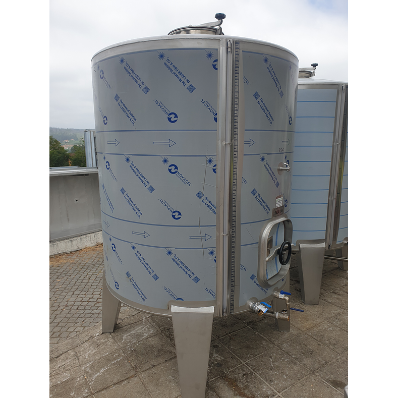 Cuba Inox Vinho 2500 Litros 2 Portas 4