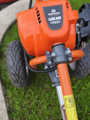 Roçadora Com Rodas Daewoo 4T 35,8cc  Usada