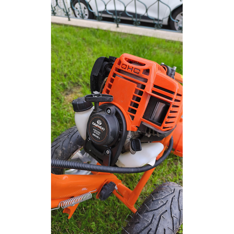 Roçadora Com Rodas Daewoo 4T 35,8cc  Usada 3