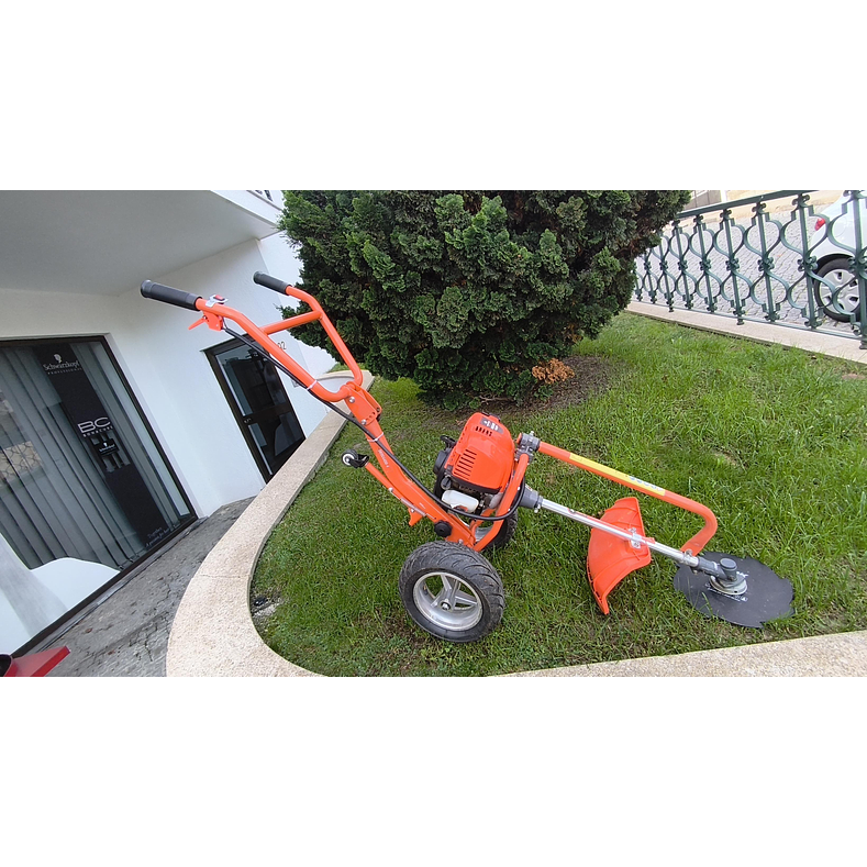 Roçadora Com Rodas Daewoo 4T 35,8cc  Usada 4