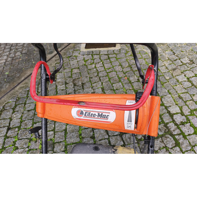 Corta relva OLEO-MAC com motor HONDA usado 3