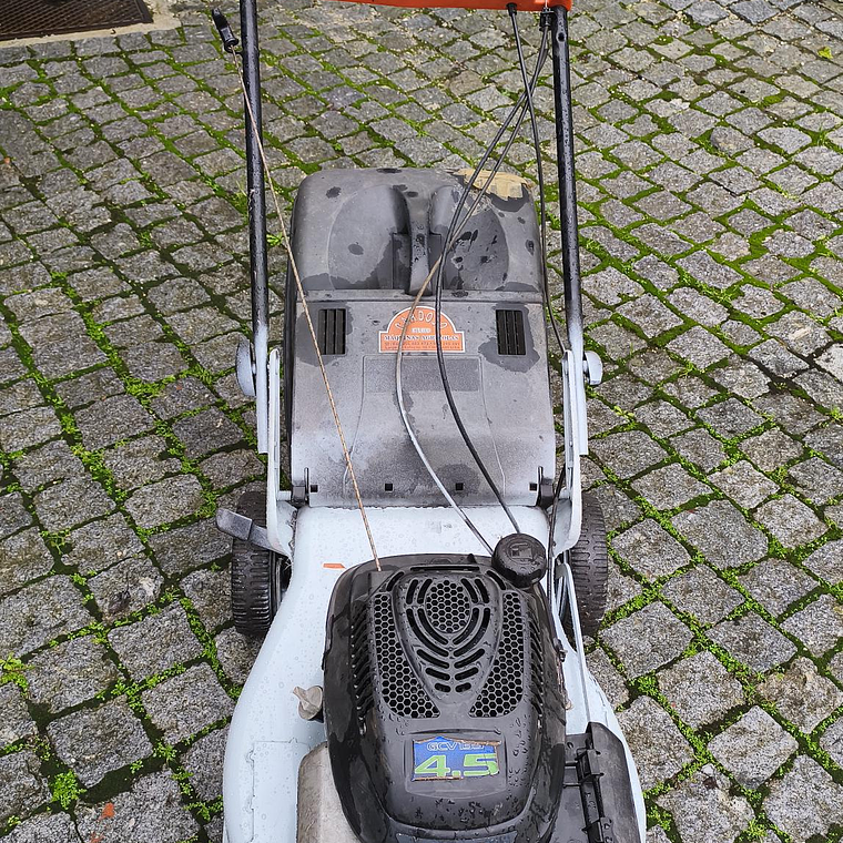 Corta relva OLEO-MAC com motor HONDA usado 4