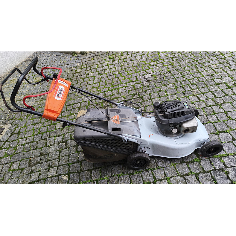 Corta relva OLEO-MAC com motor HONDA usado 1