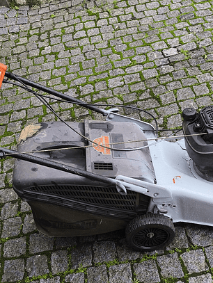 Corta relva OLEO-MAC com motor HONDA usado