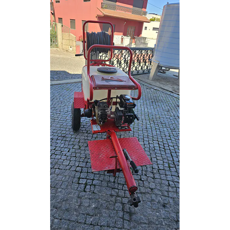 Pulverizador rebocável 120 litros usado 1