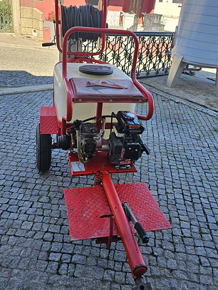 Pulverizador rebocável 120 litros usado