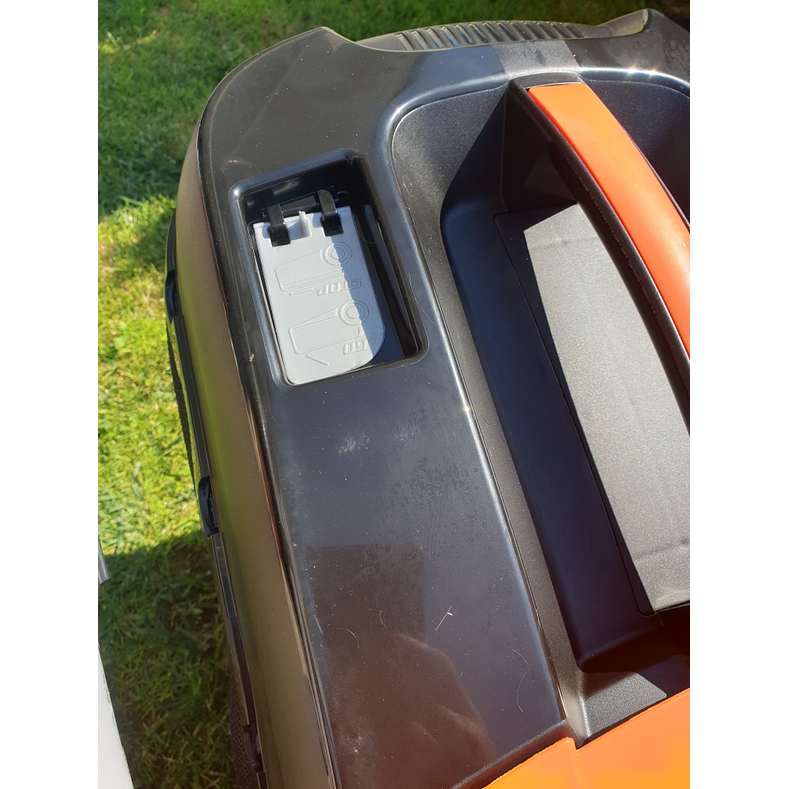 Corta Relva Bateria Oleo-Mac Kit C/Carregador e Bateria Incluída 4