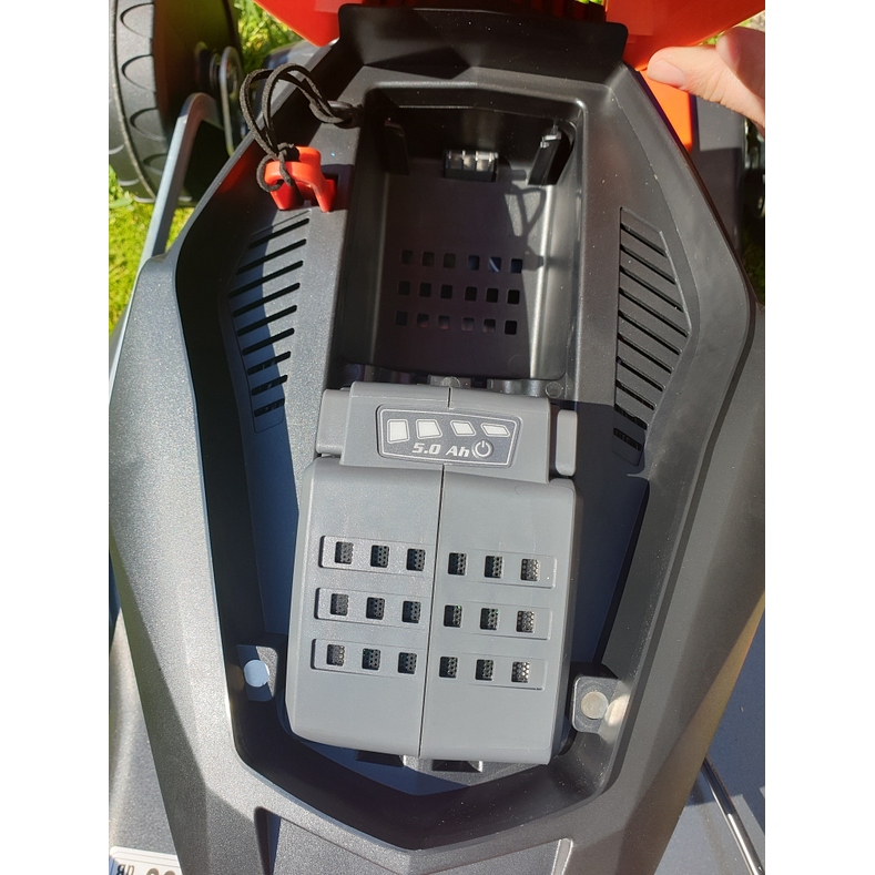 Corta Relva Bateria Oleo-Mac Kit C/Carregador e Bateria Incluída 6