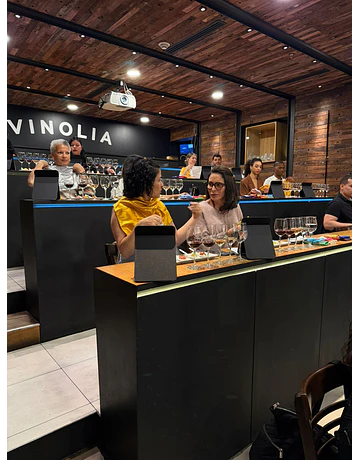 Cata de Vinos & Colorimetría: Una Experiencia para los Sentidos