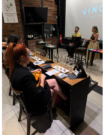 Cata de Vinos & Colorimetría: Una Experiencia para los Sentidos