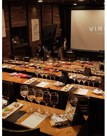 Cata de Vinos & Colorimetría: Una Experiencia para los Sentidos