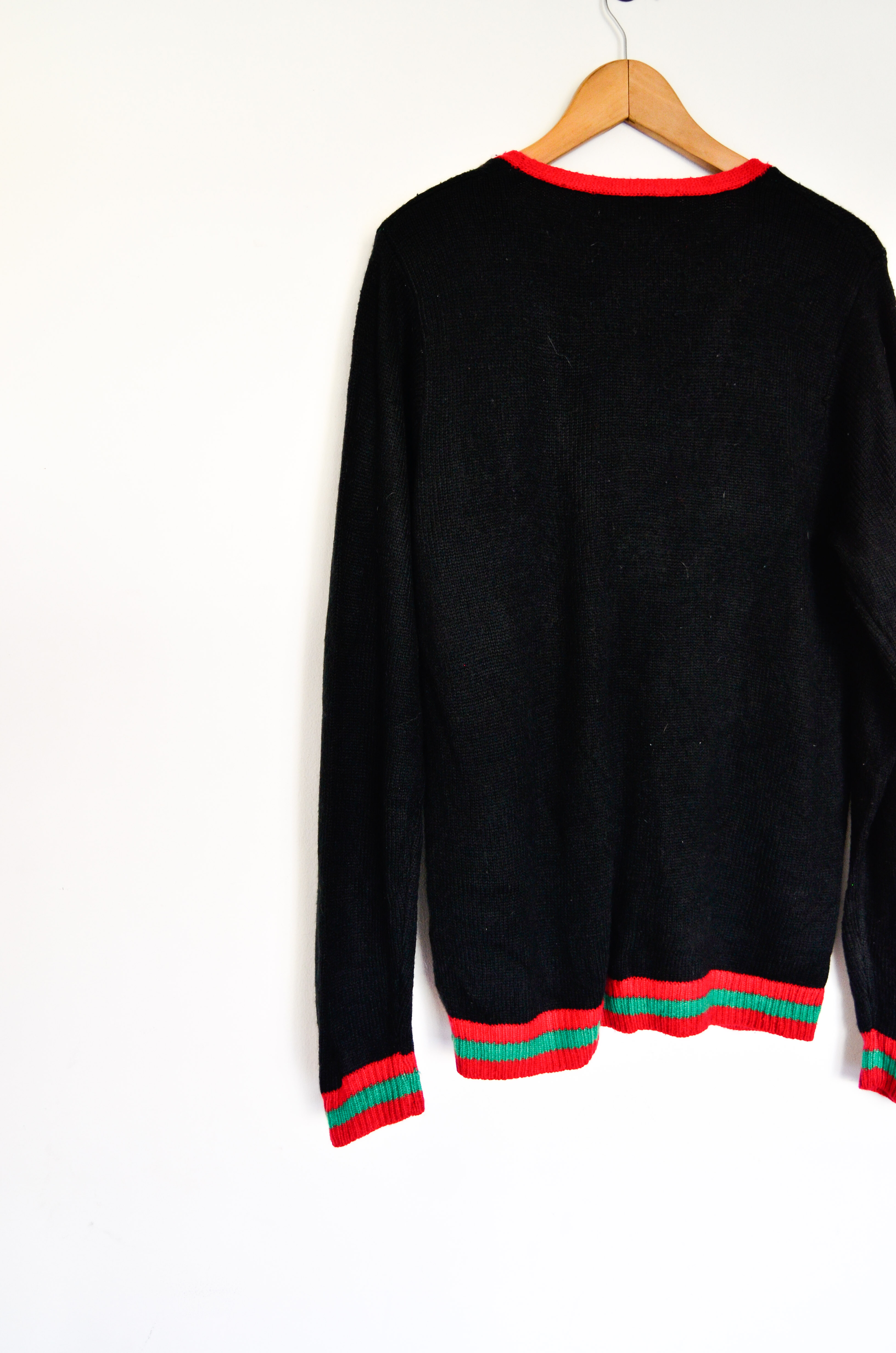 Sweater negro florecitas