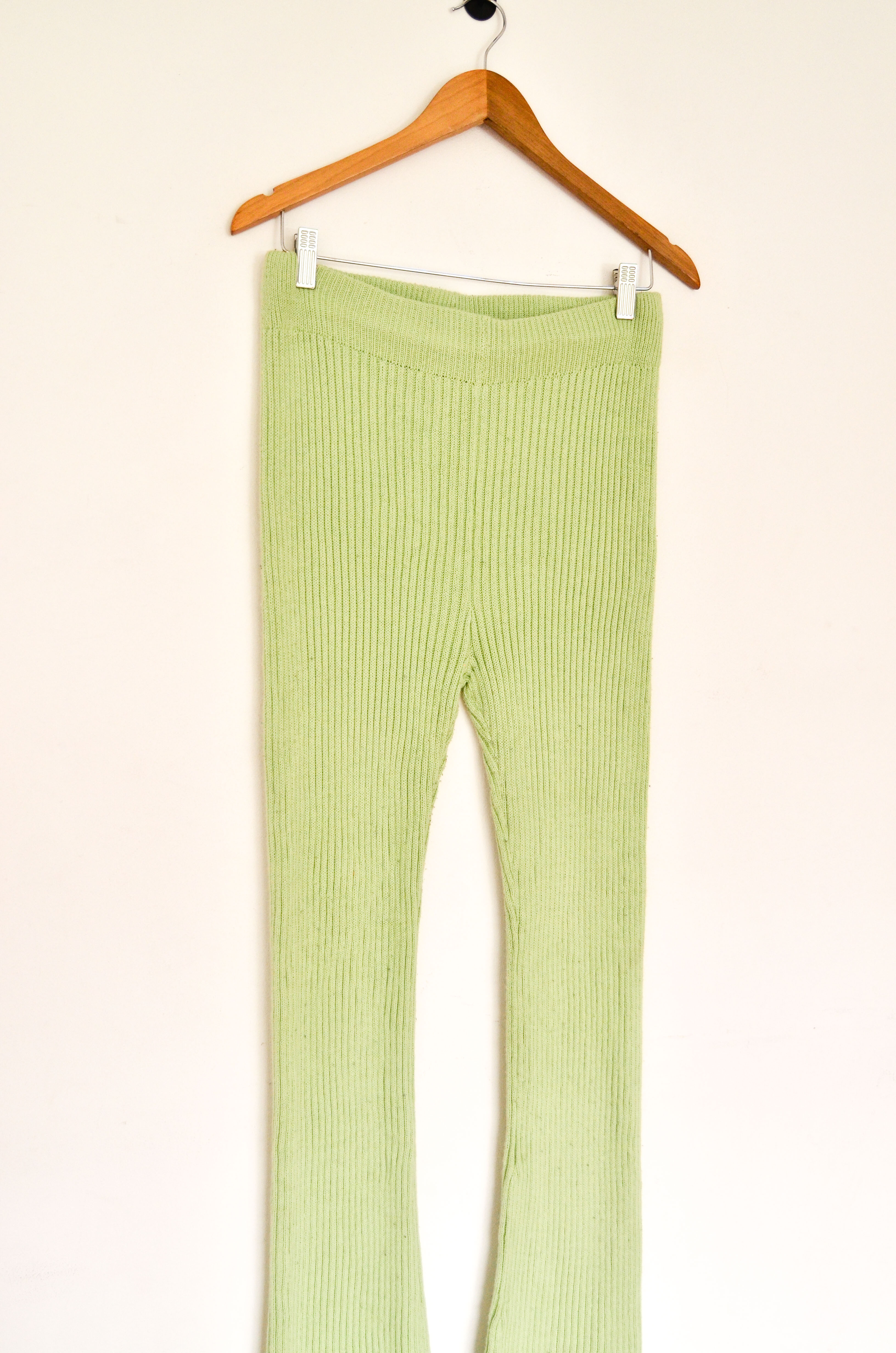Pantalón verde pastel flare