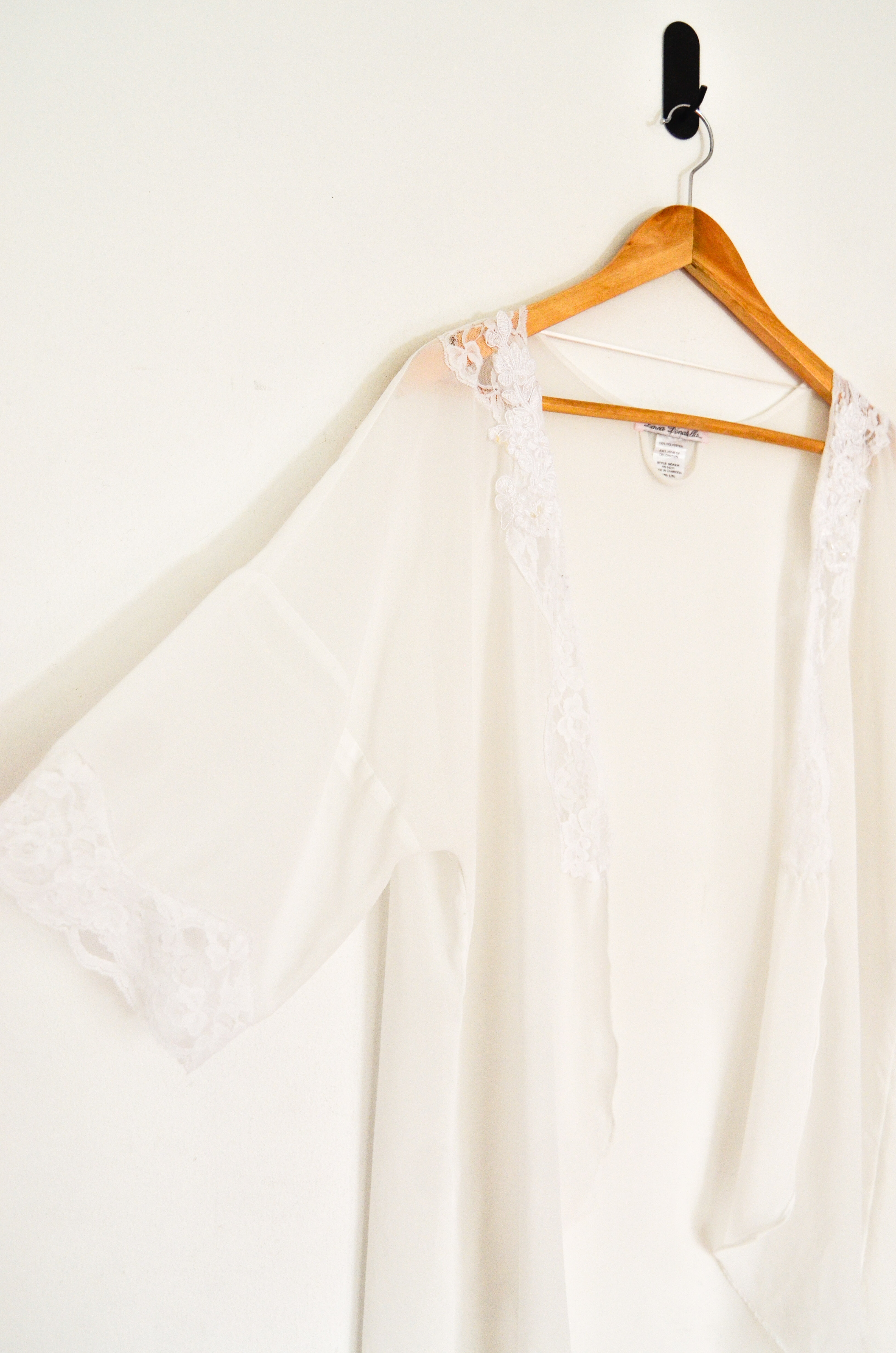 Kimono lencero blanco encaje