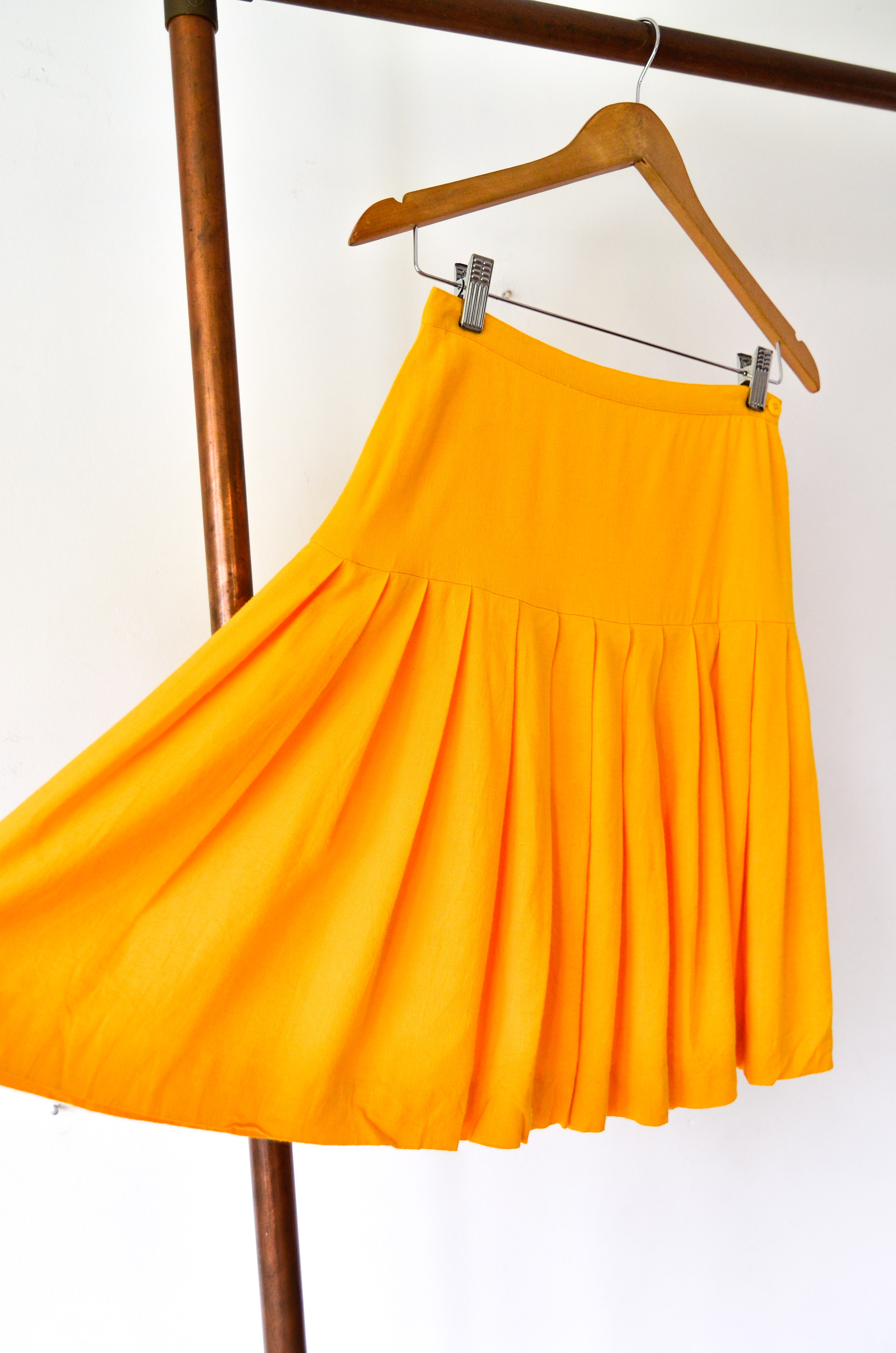Falda amarilla vintage tablas