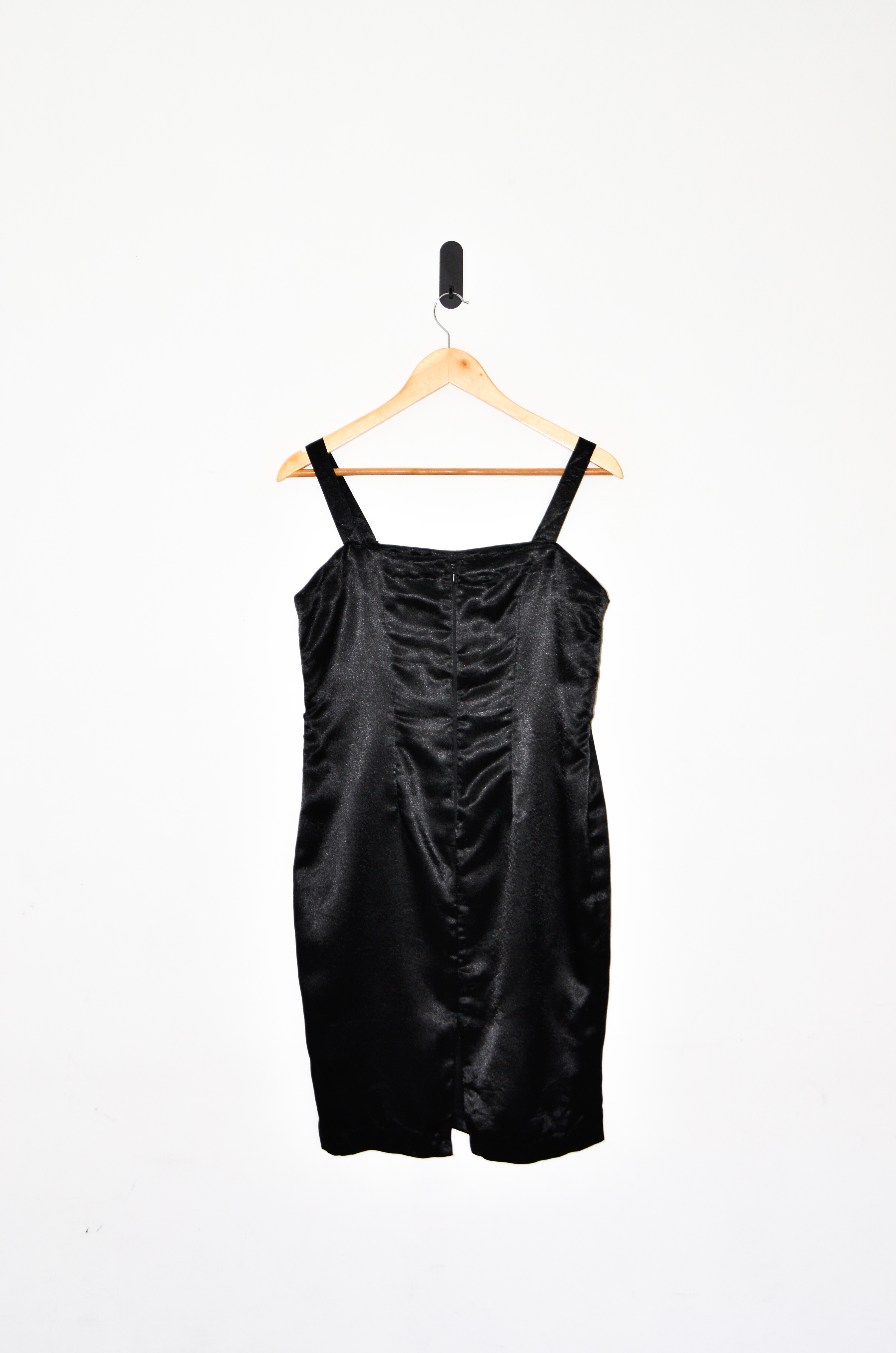 Vestido negro satín glam