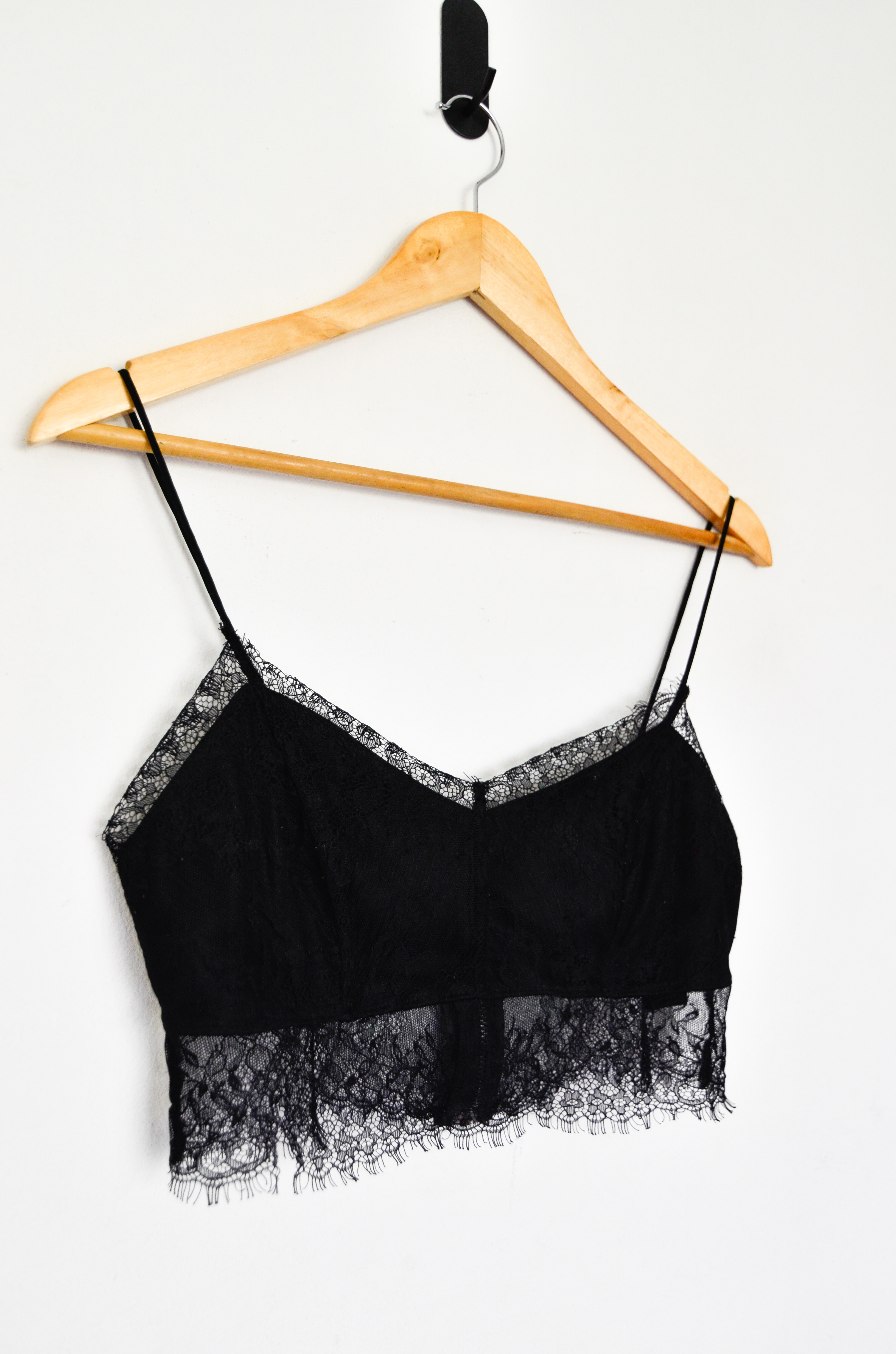 Croptop encaje negro