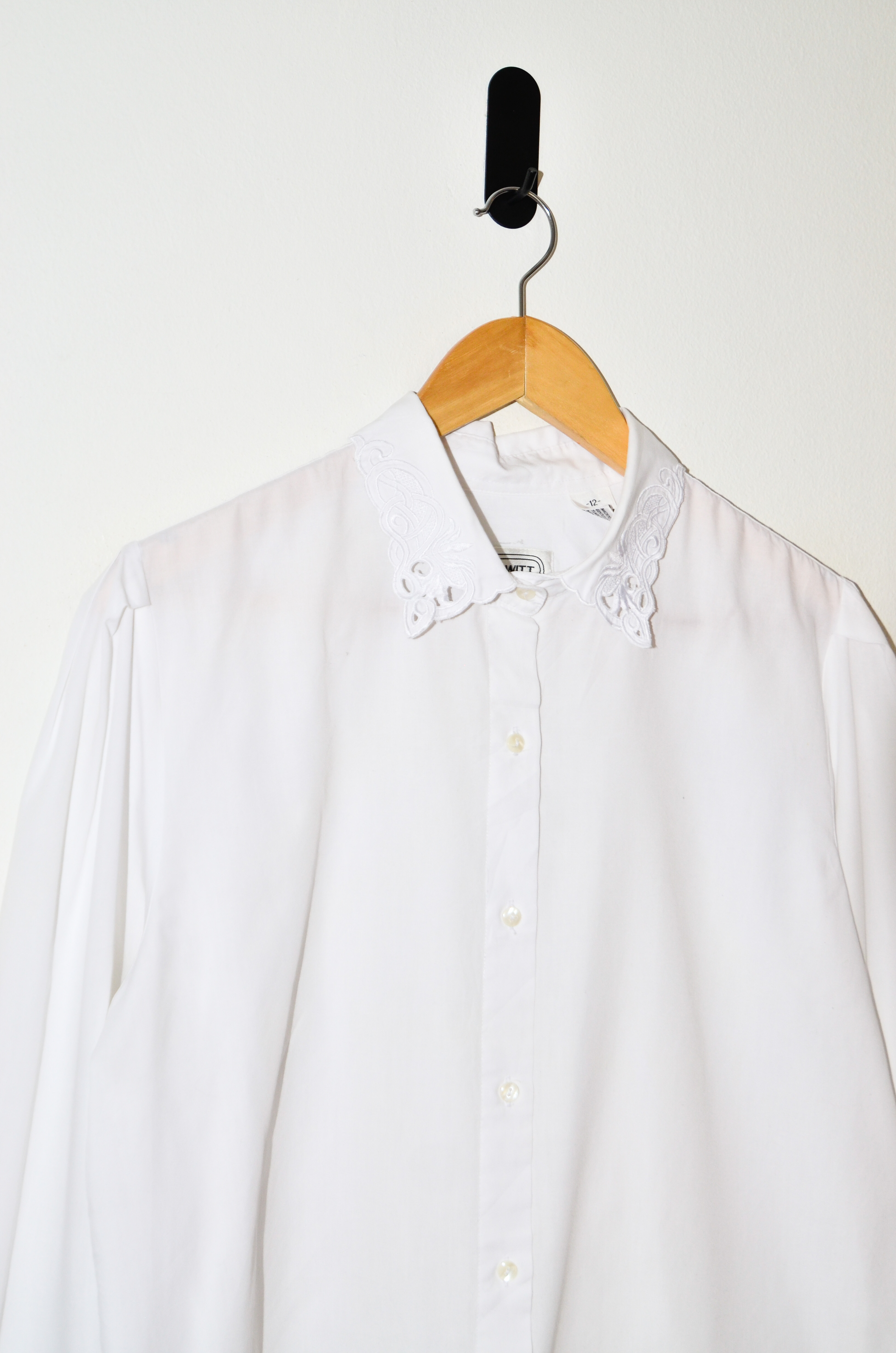Blusa blanca cuellito bordado