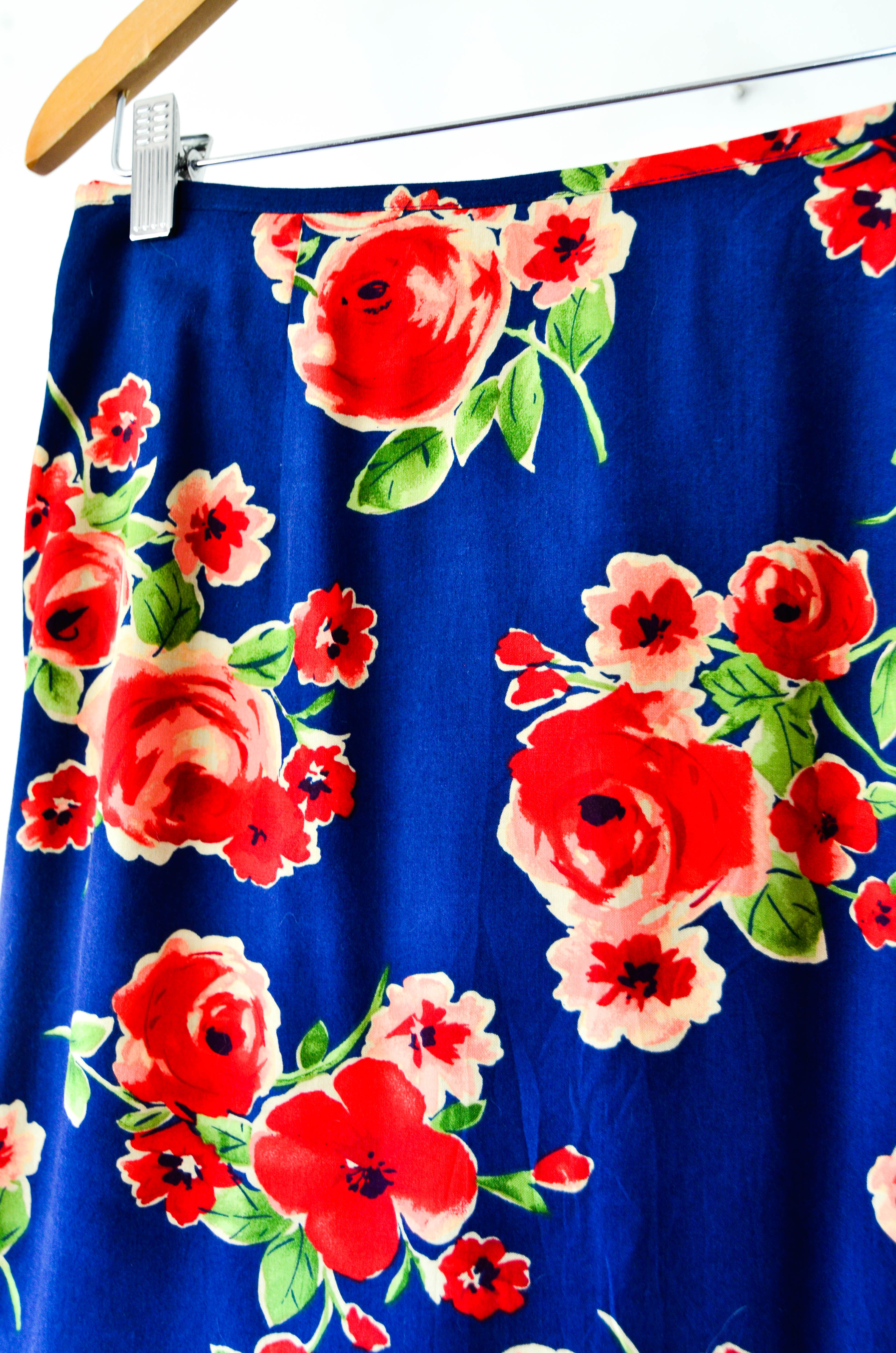 Falda navy blue floral