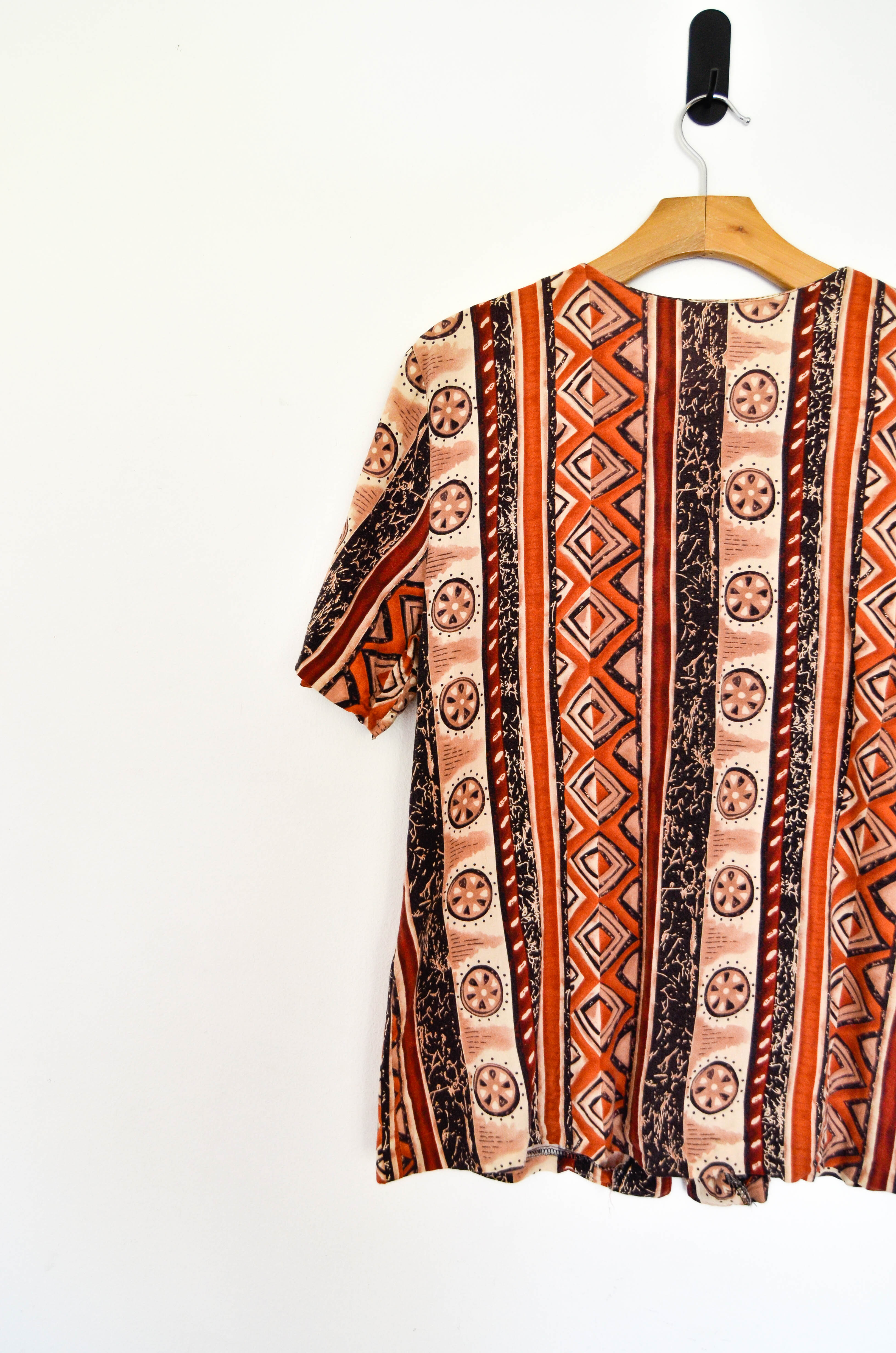 Blusa 90s print runas