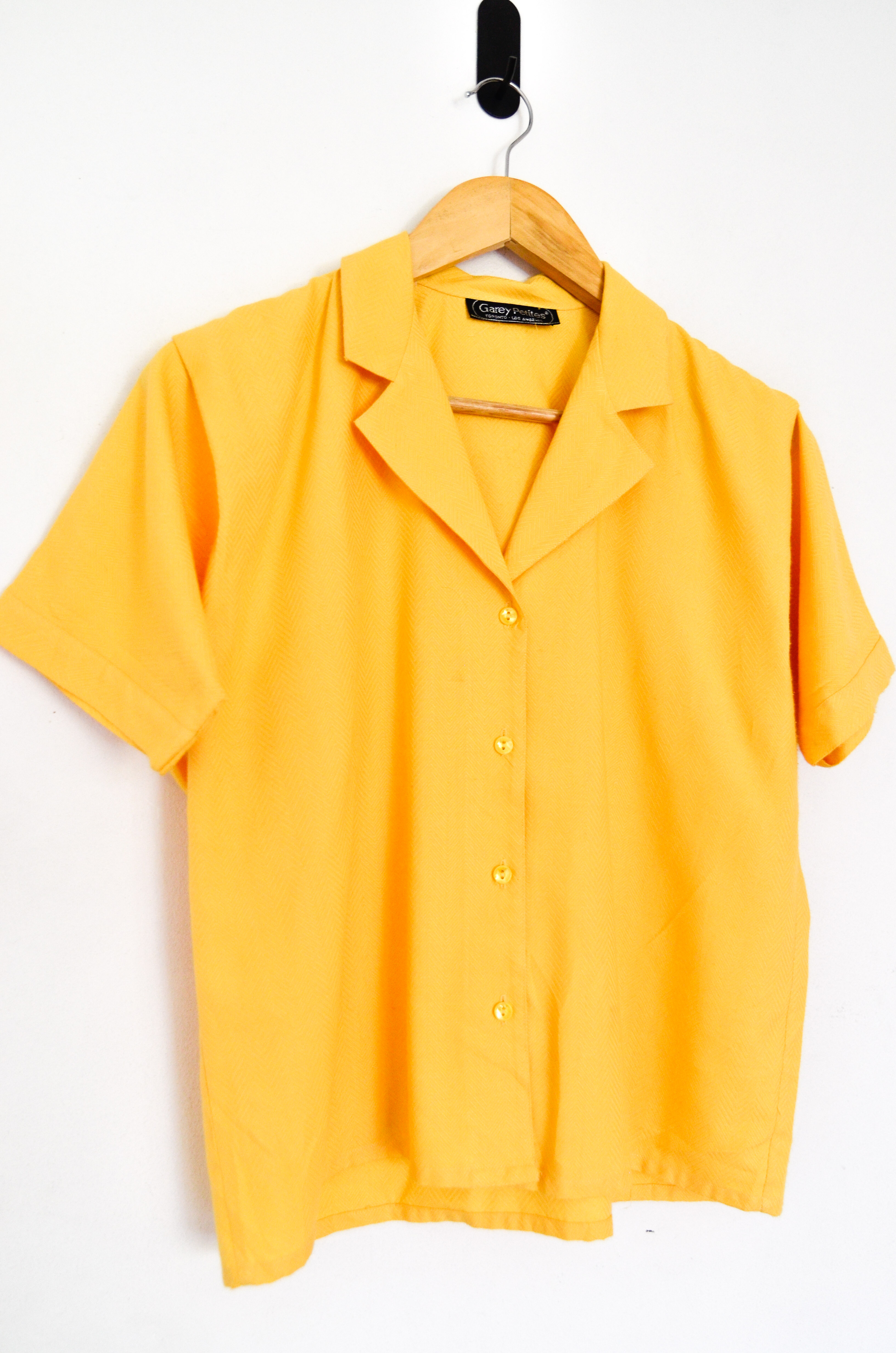 Blusa amarilla vintage crop