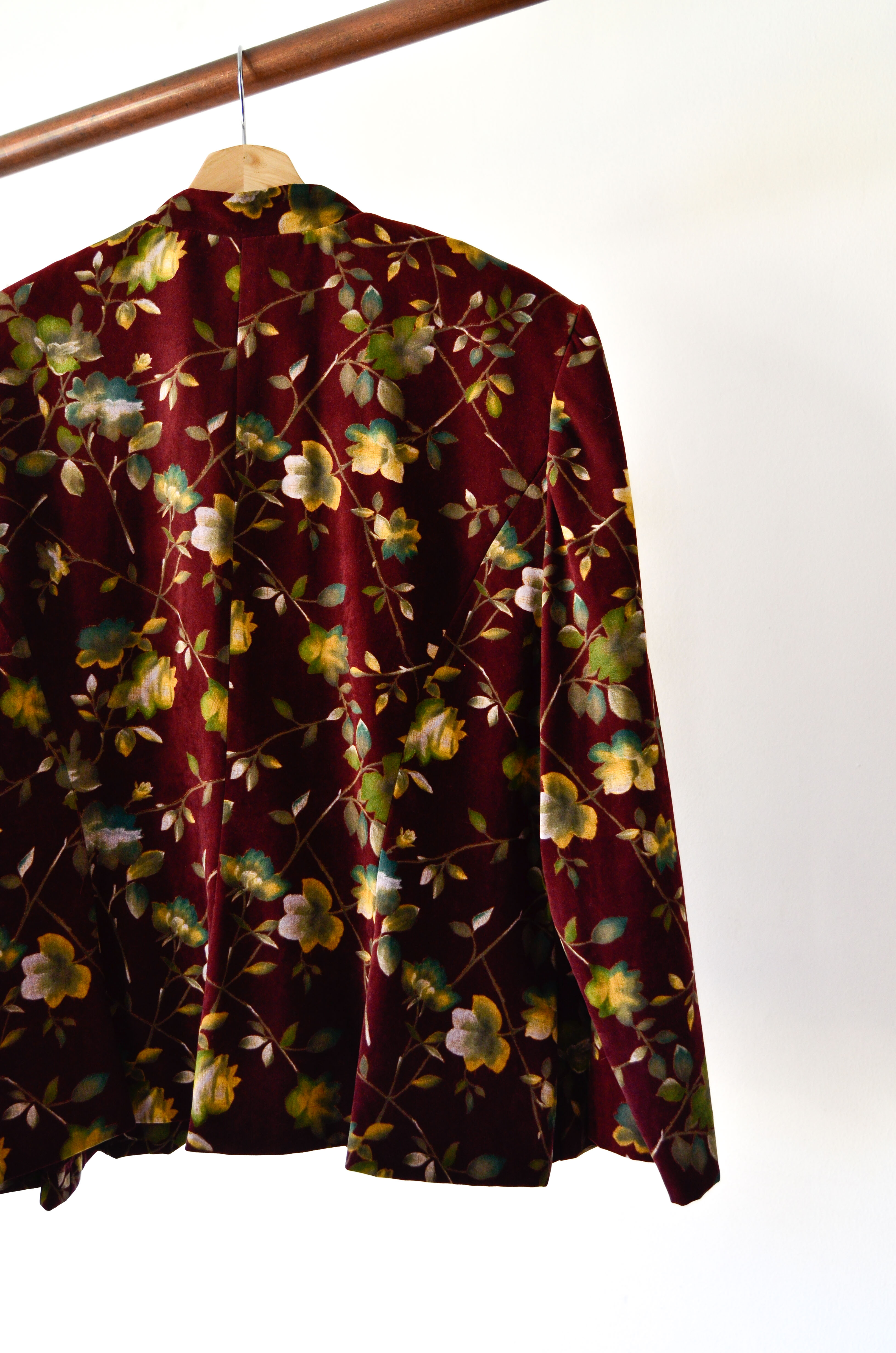 Chaqueta burdeo floral vintage