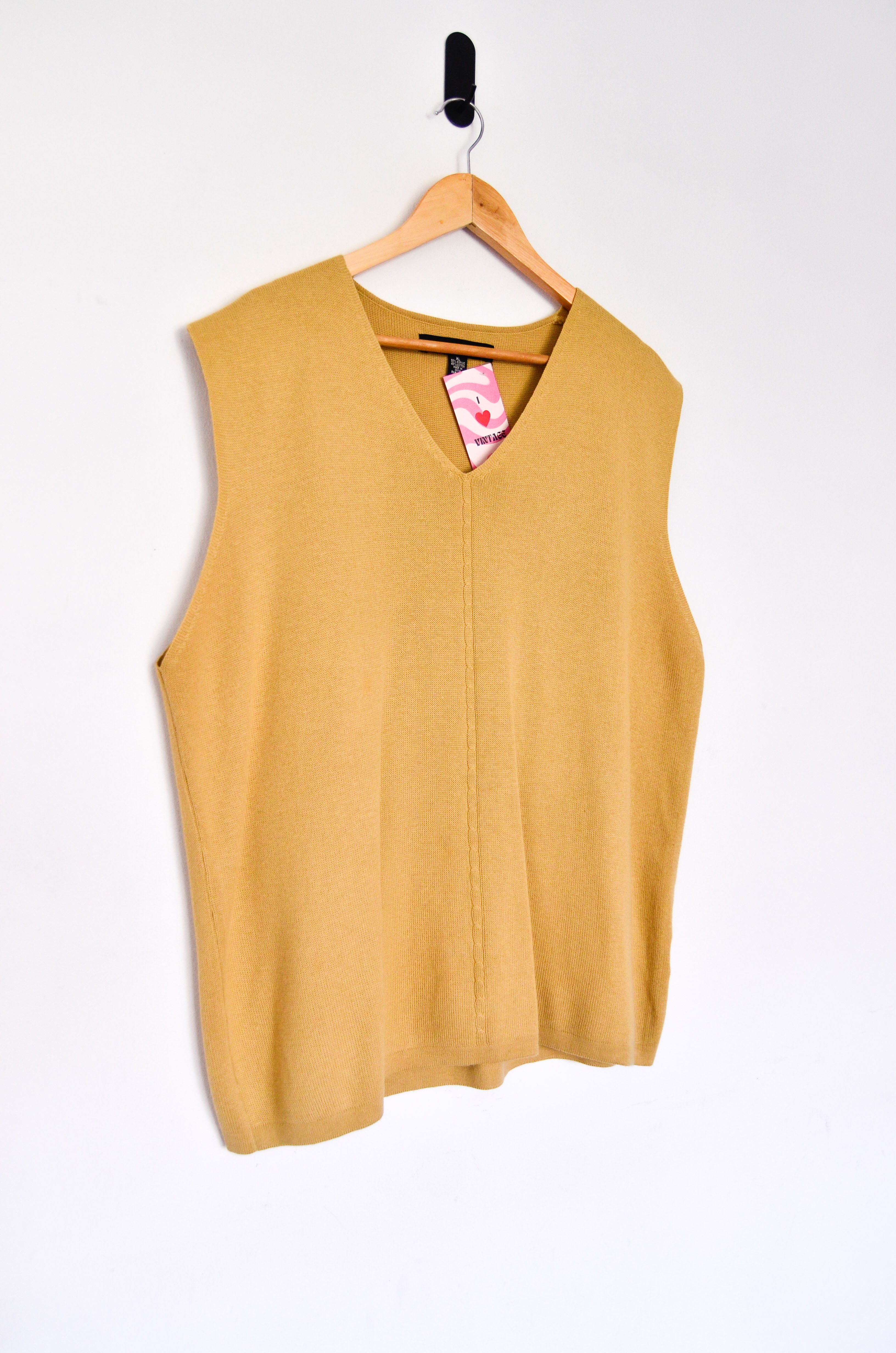Sweater vest amarillo mostaza