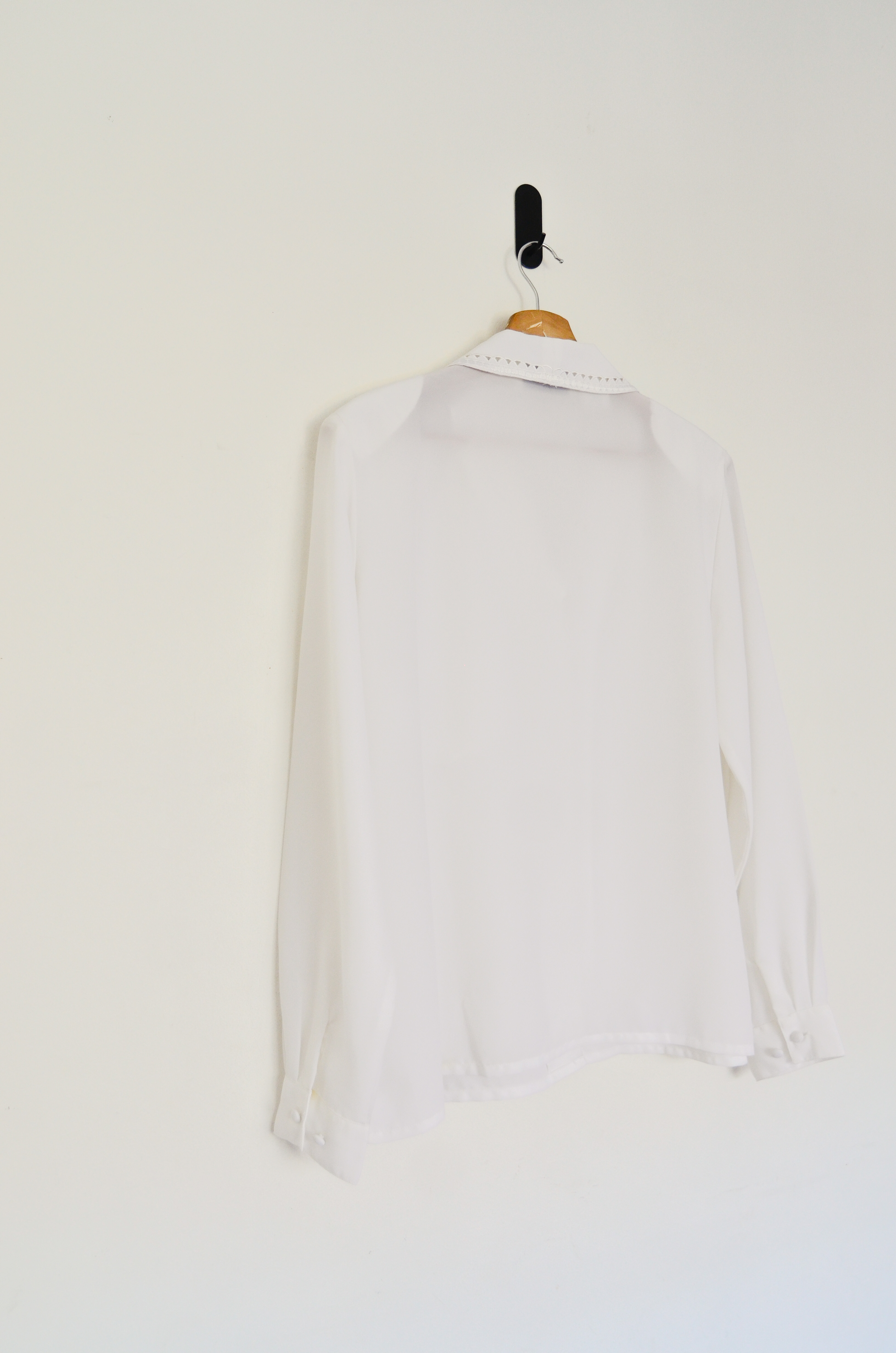 Blusa blanca cuello bordado vintage