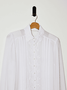 Blusa blanca romántica bordada