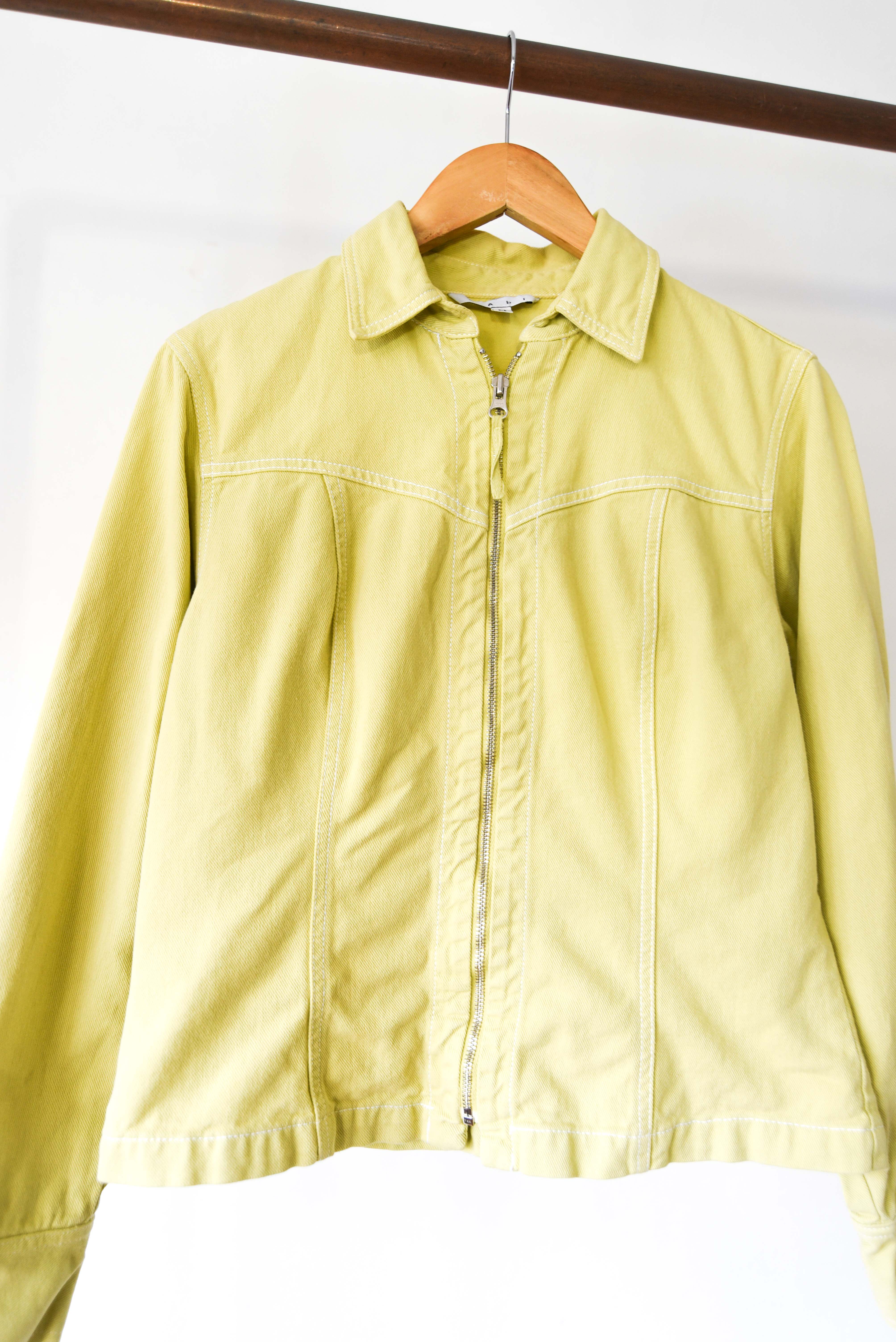 Chaqueta denim amarillo pastel