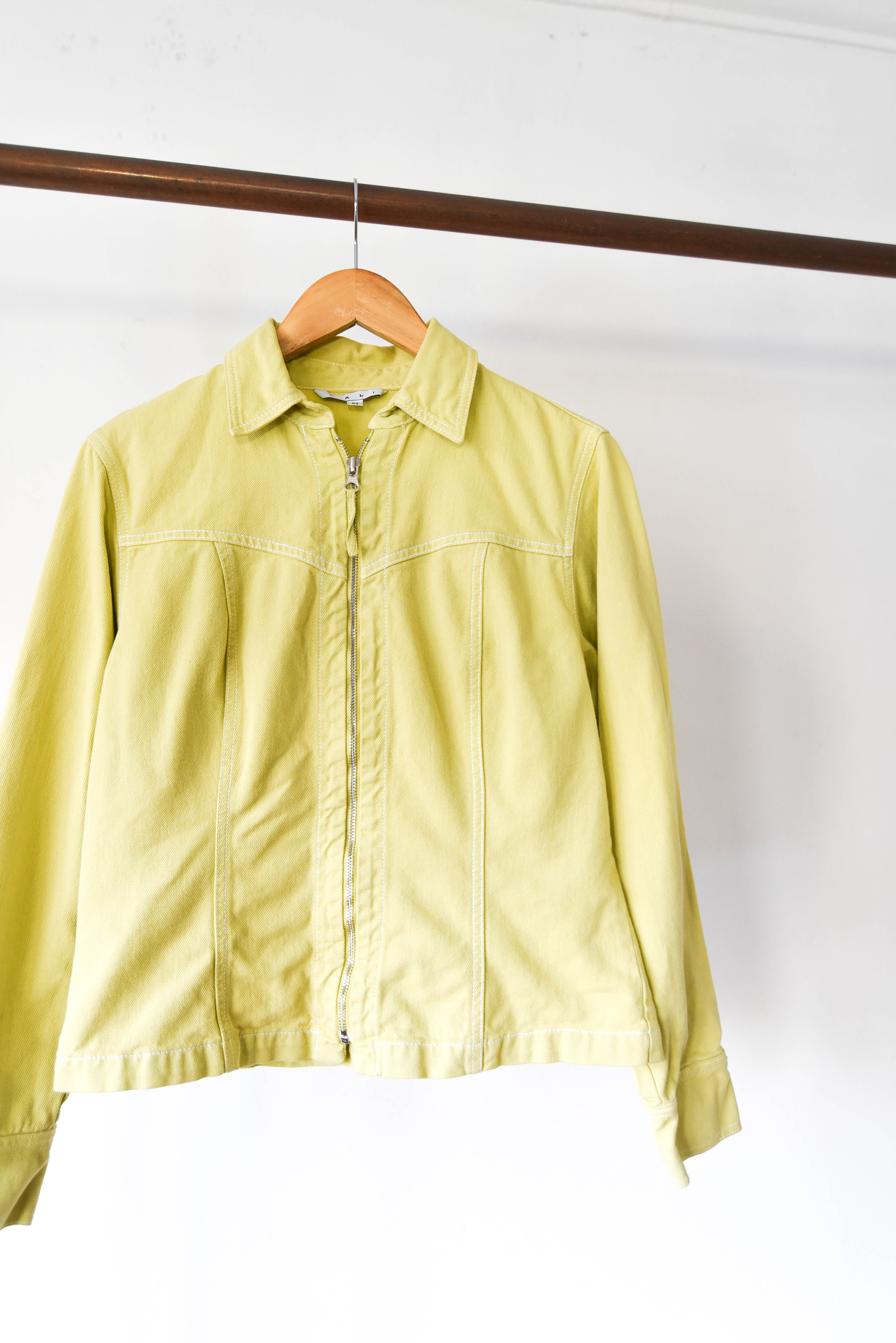 Chaqueta denim amarillo pastel