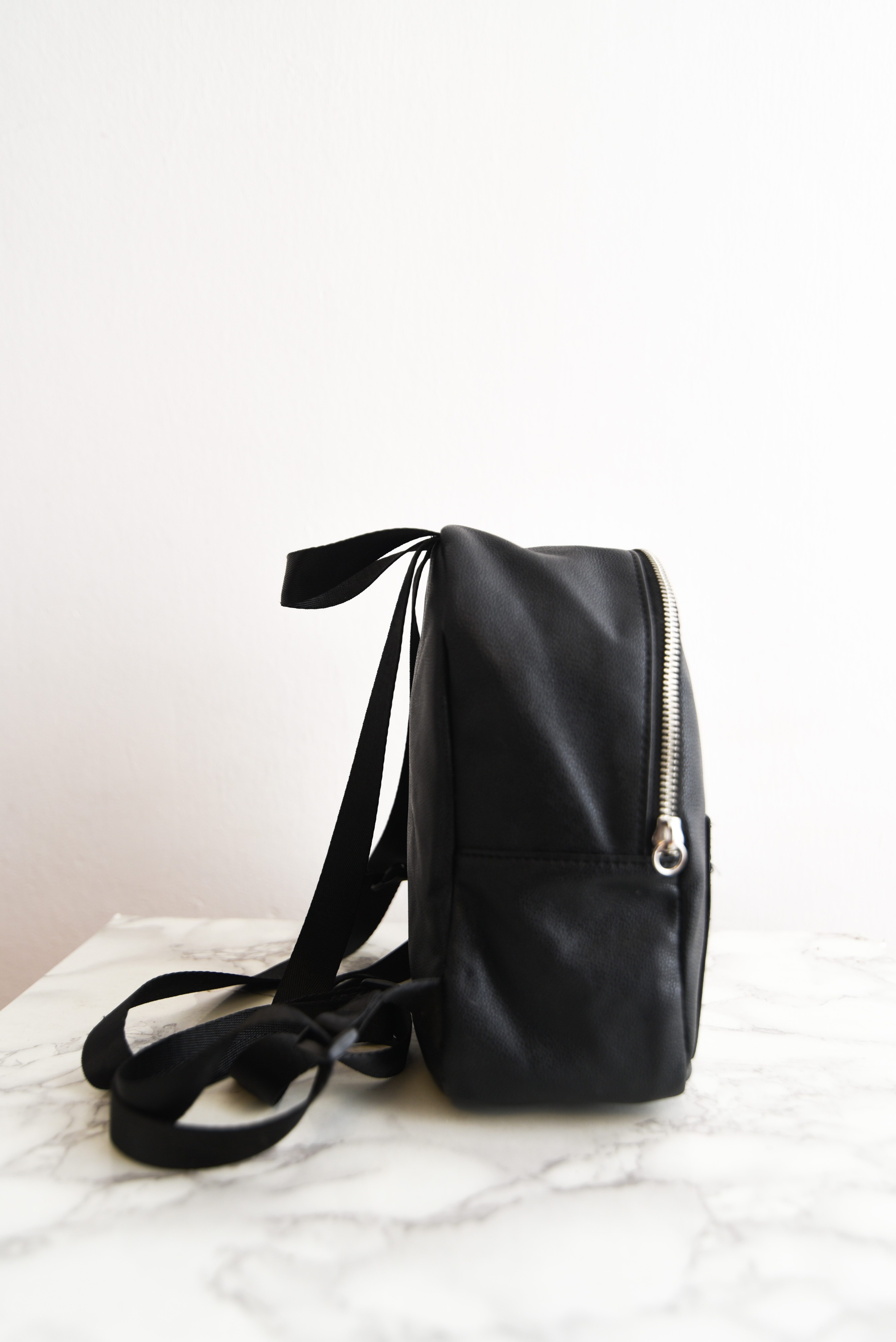 Mochila eco cuero negra