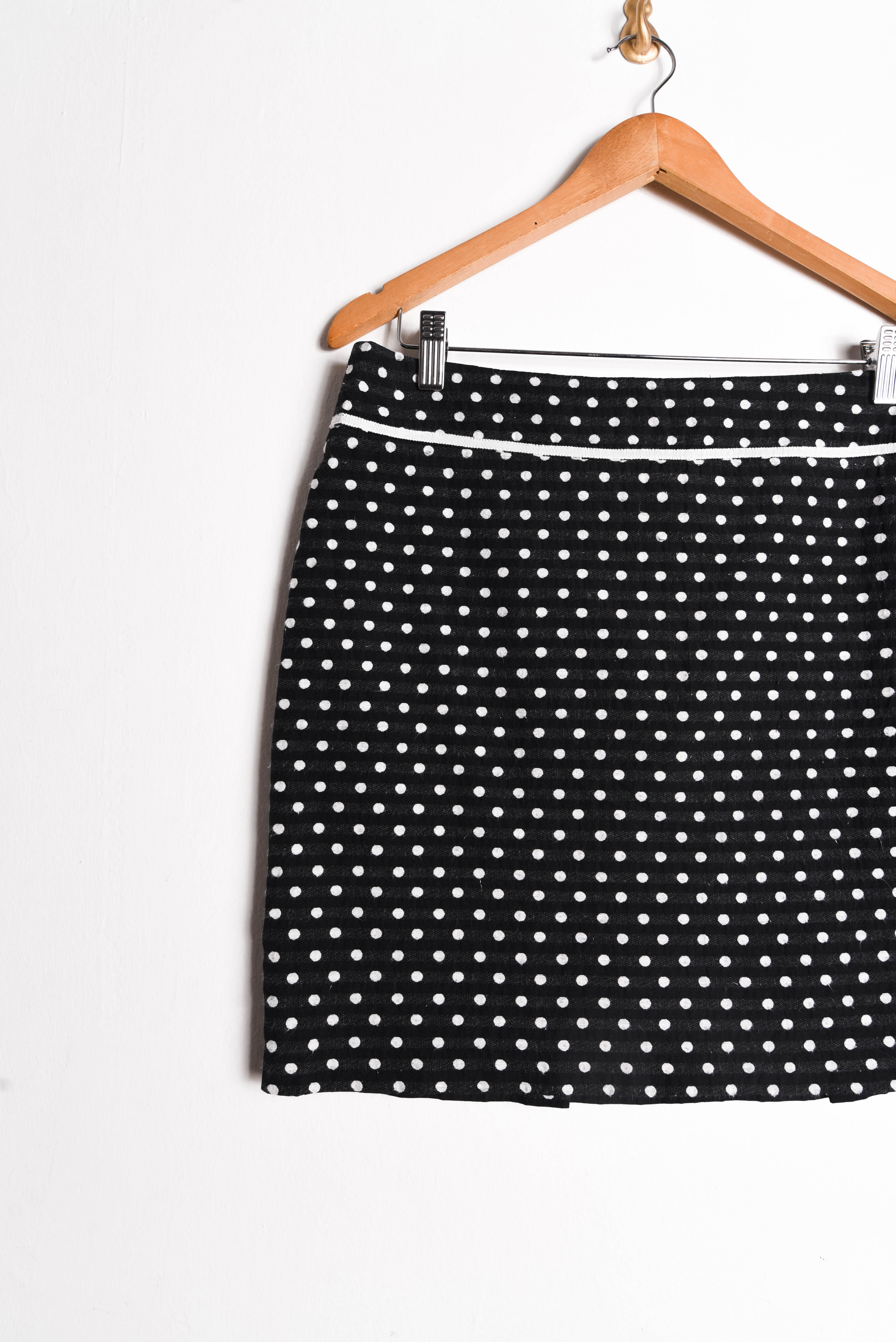 Falda negra polka dots