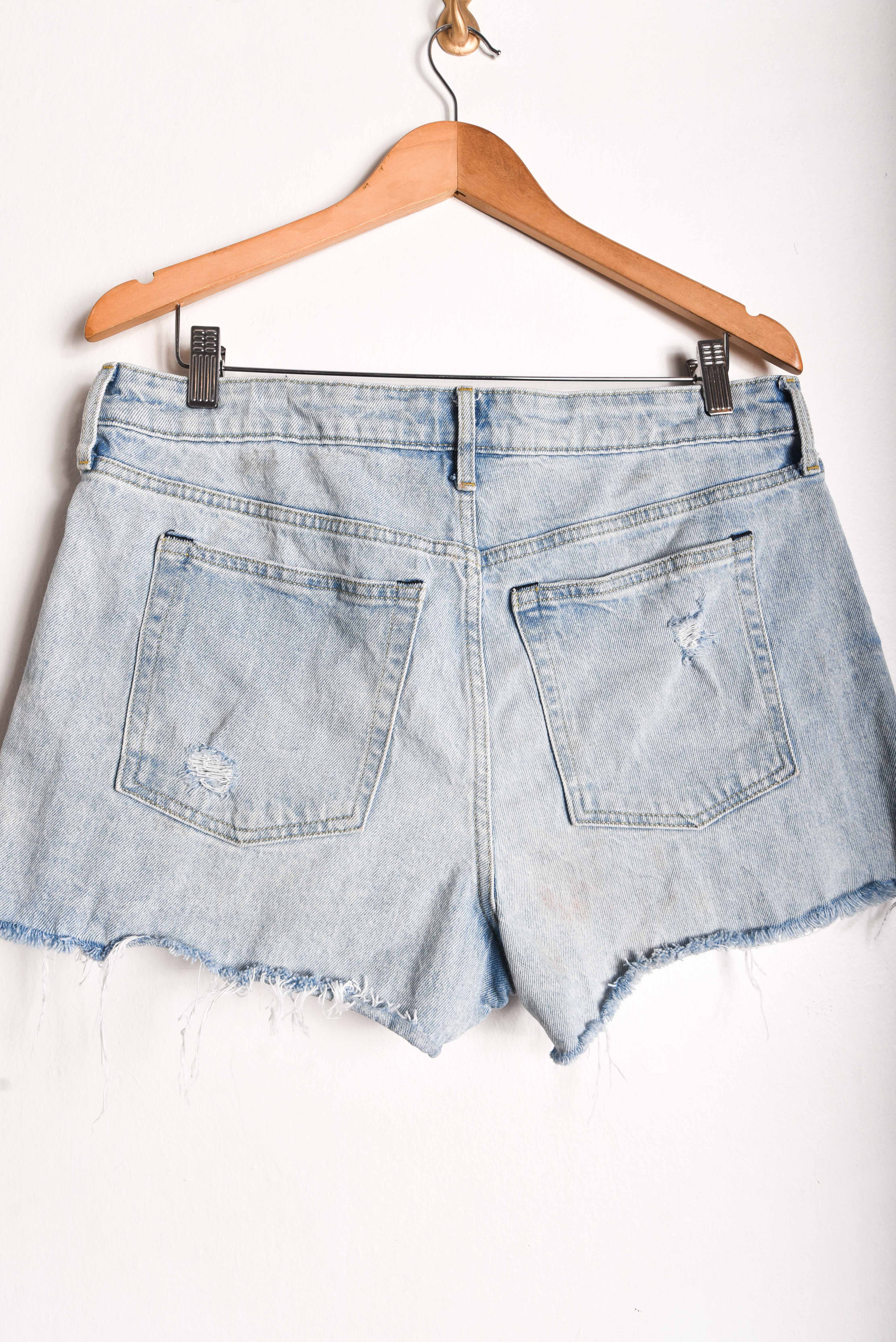 Short light denim