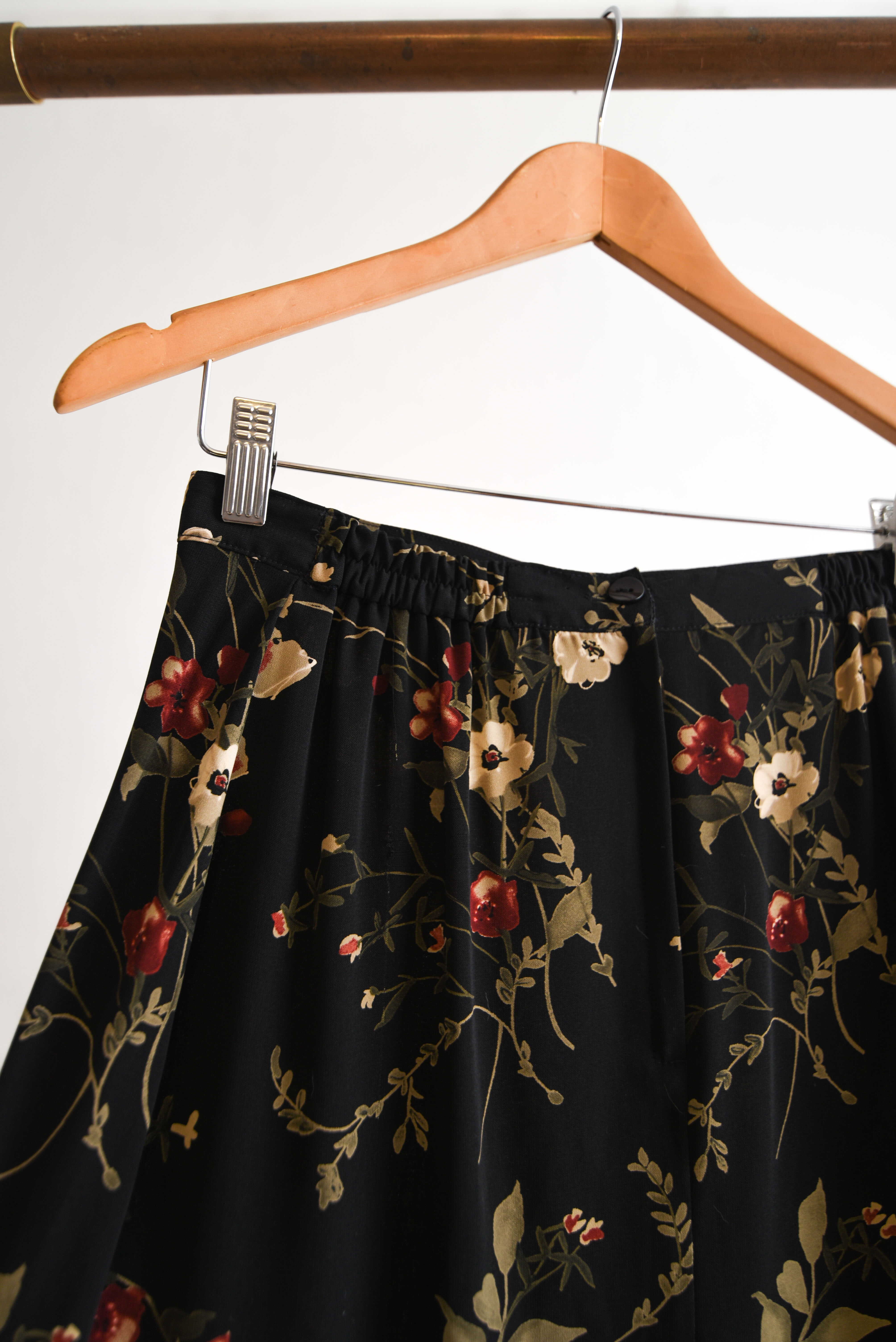 Falda negra floral vintage