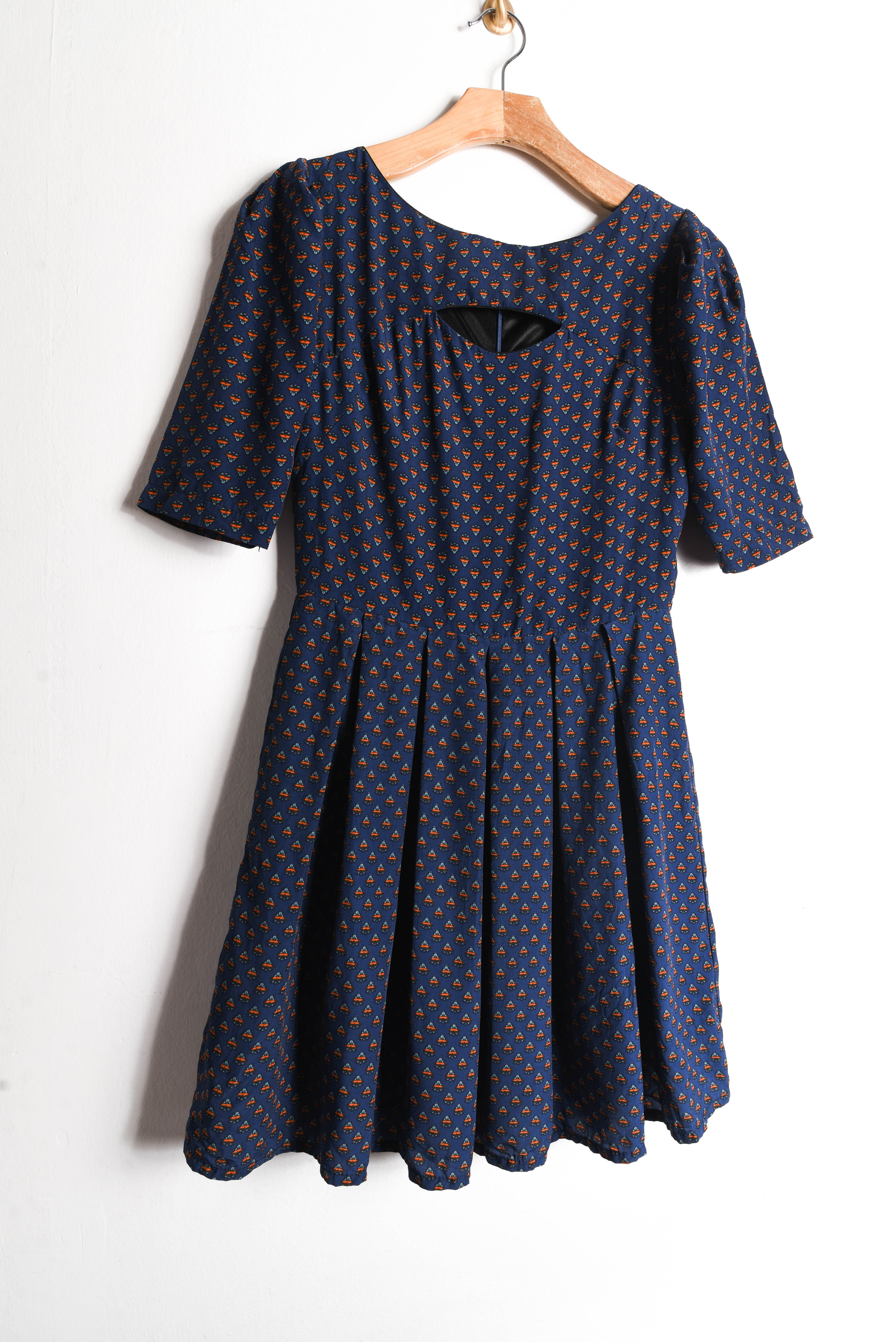 Vestido otoñal cut out