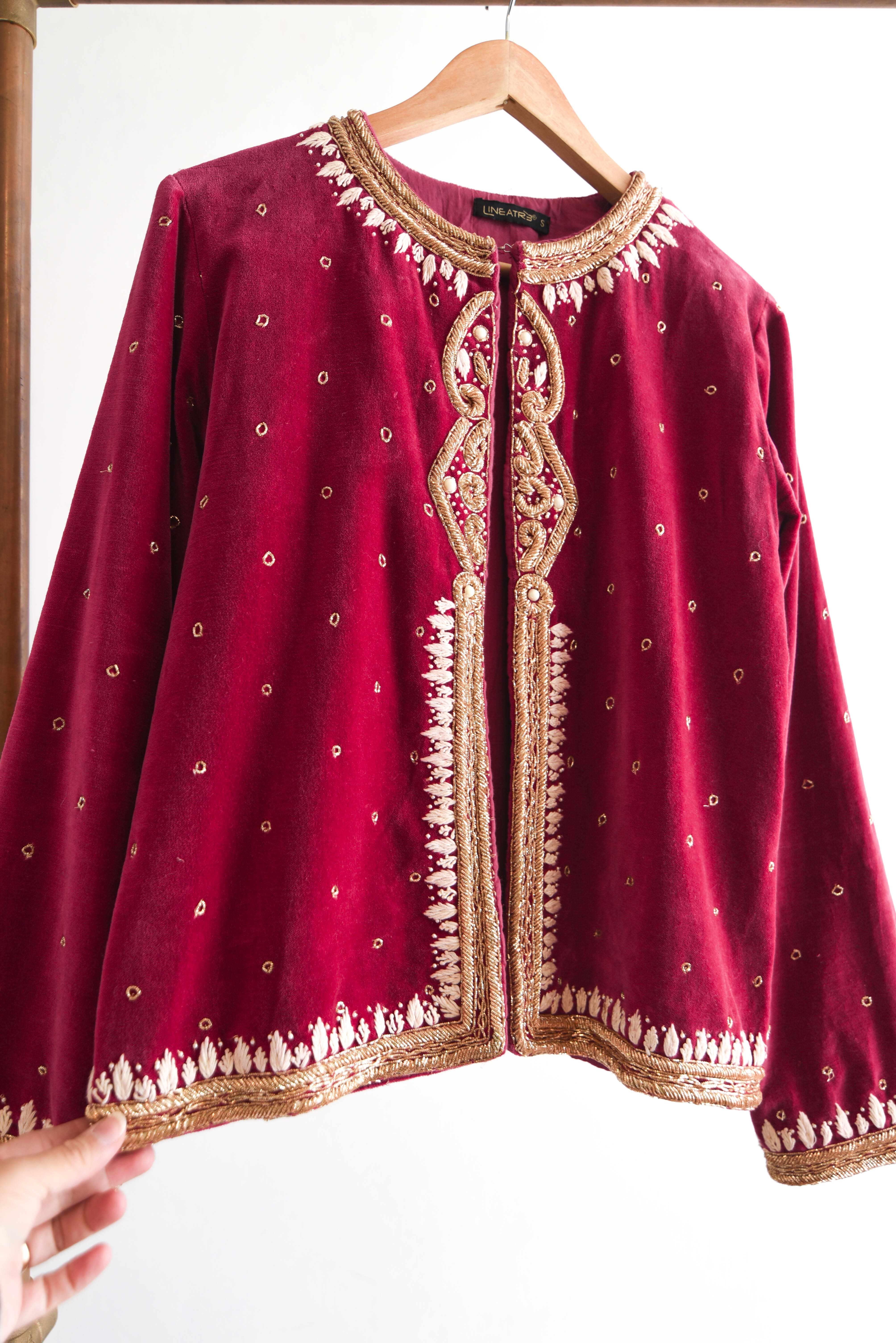 Chaqueta rosa bordada 