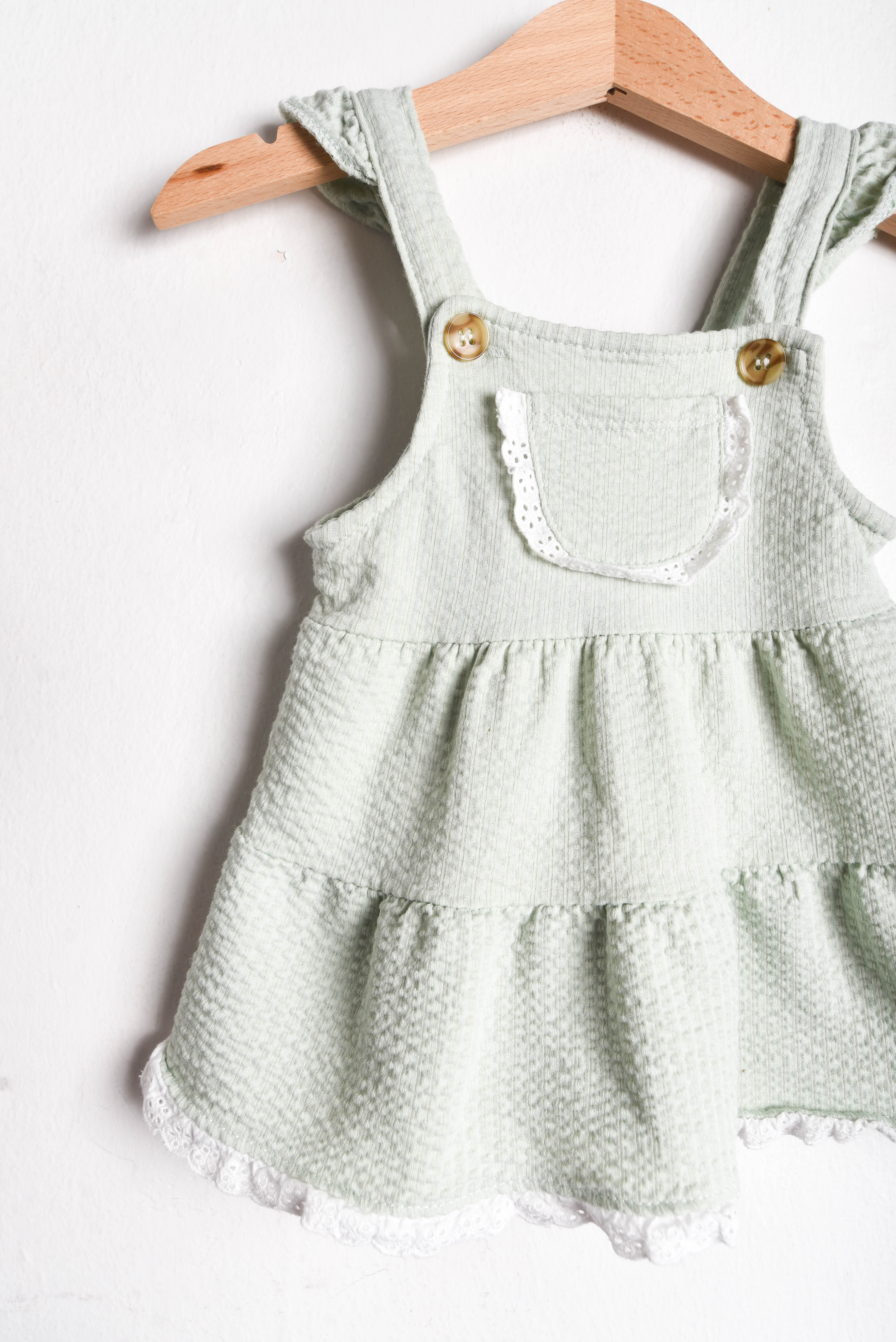 Vestido jardinera verde pastel 0-3M