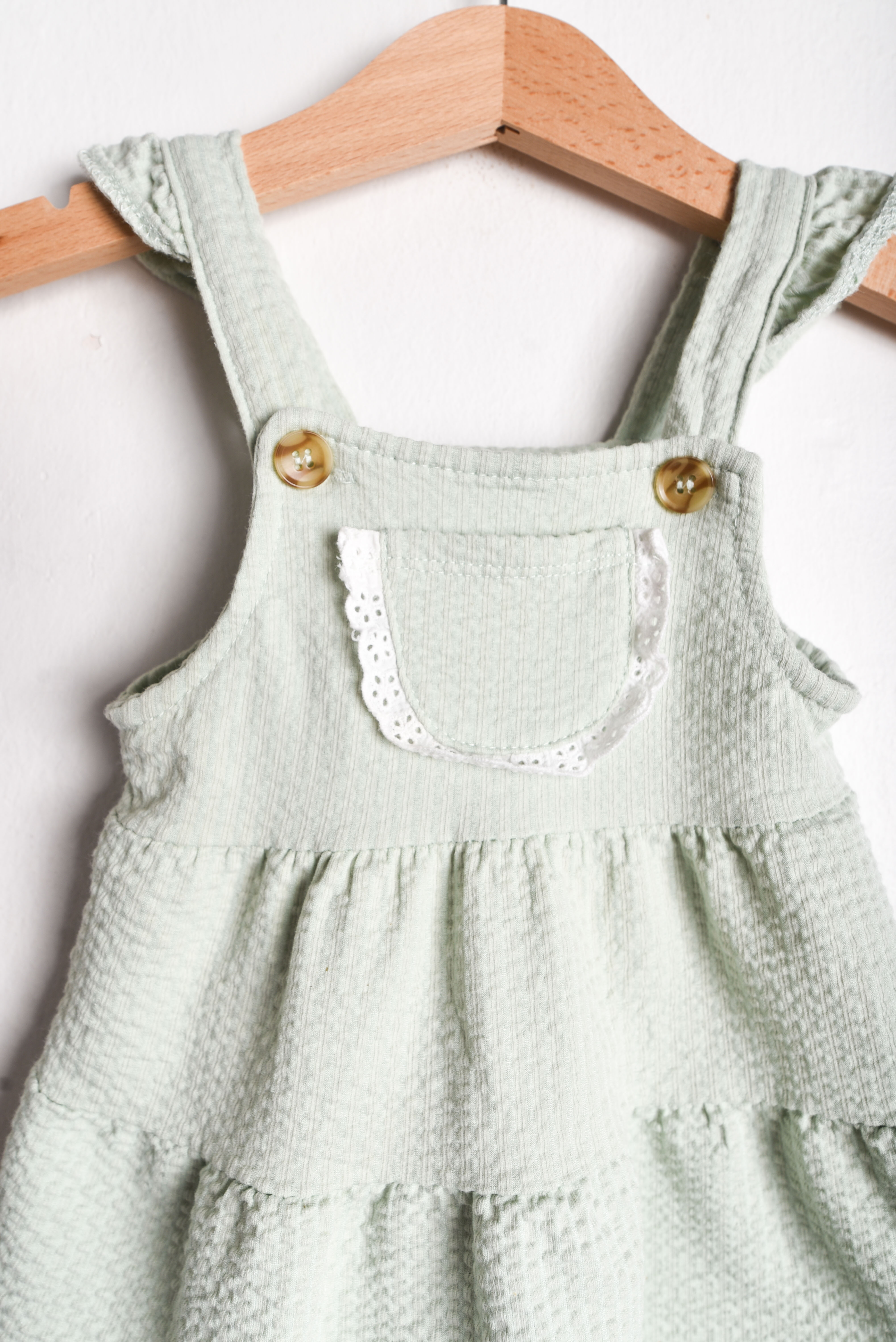 Vestido jardinera verde pastel 0-3M