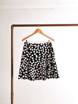 Falda negra lunares