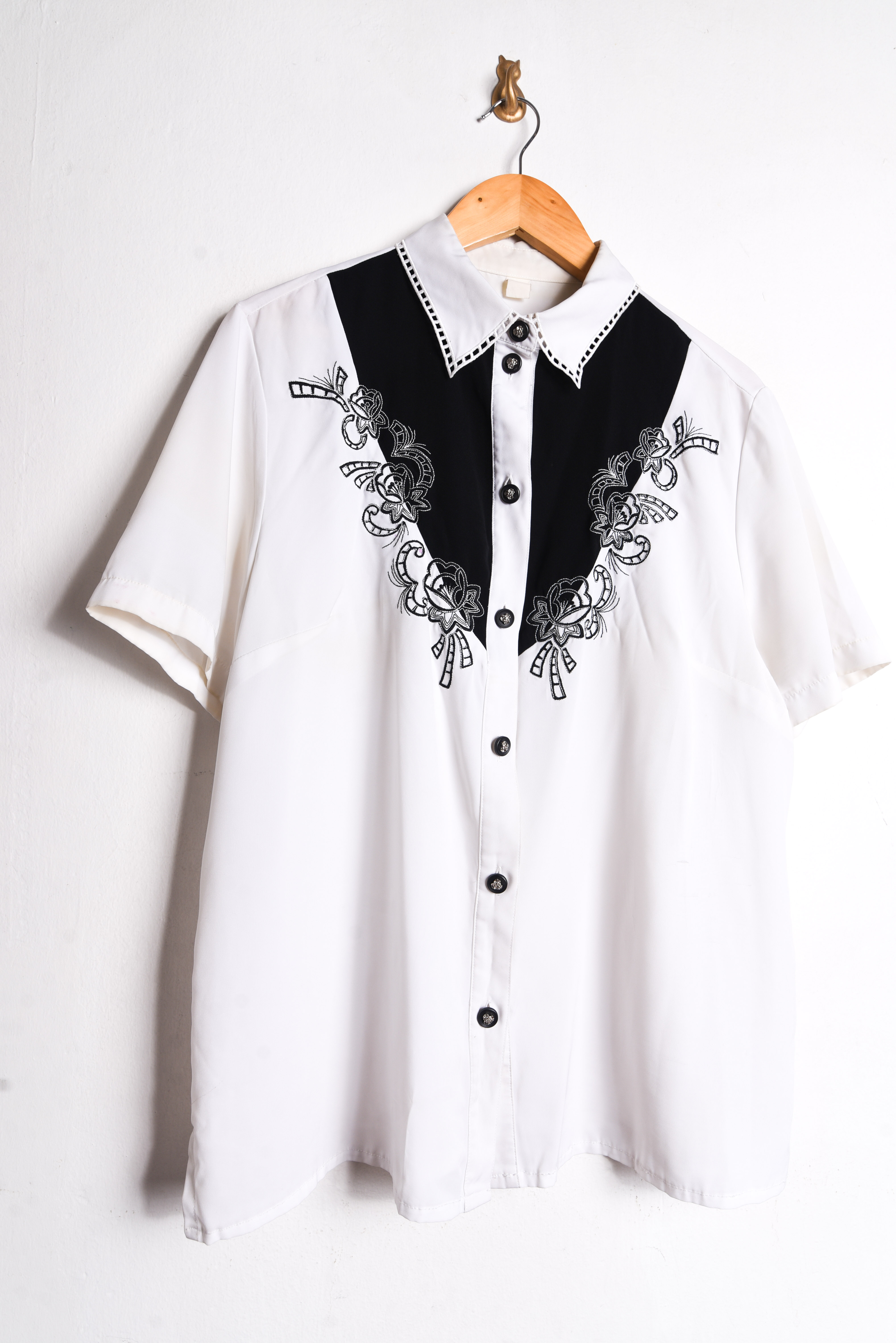 Blusa vintage b&w bordada