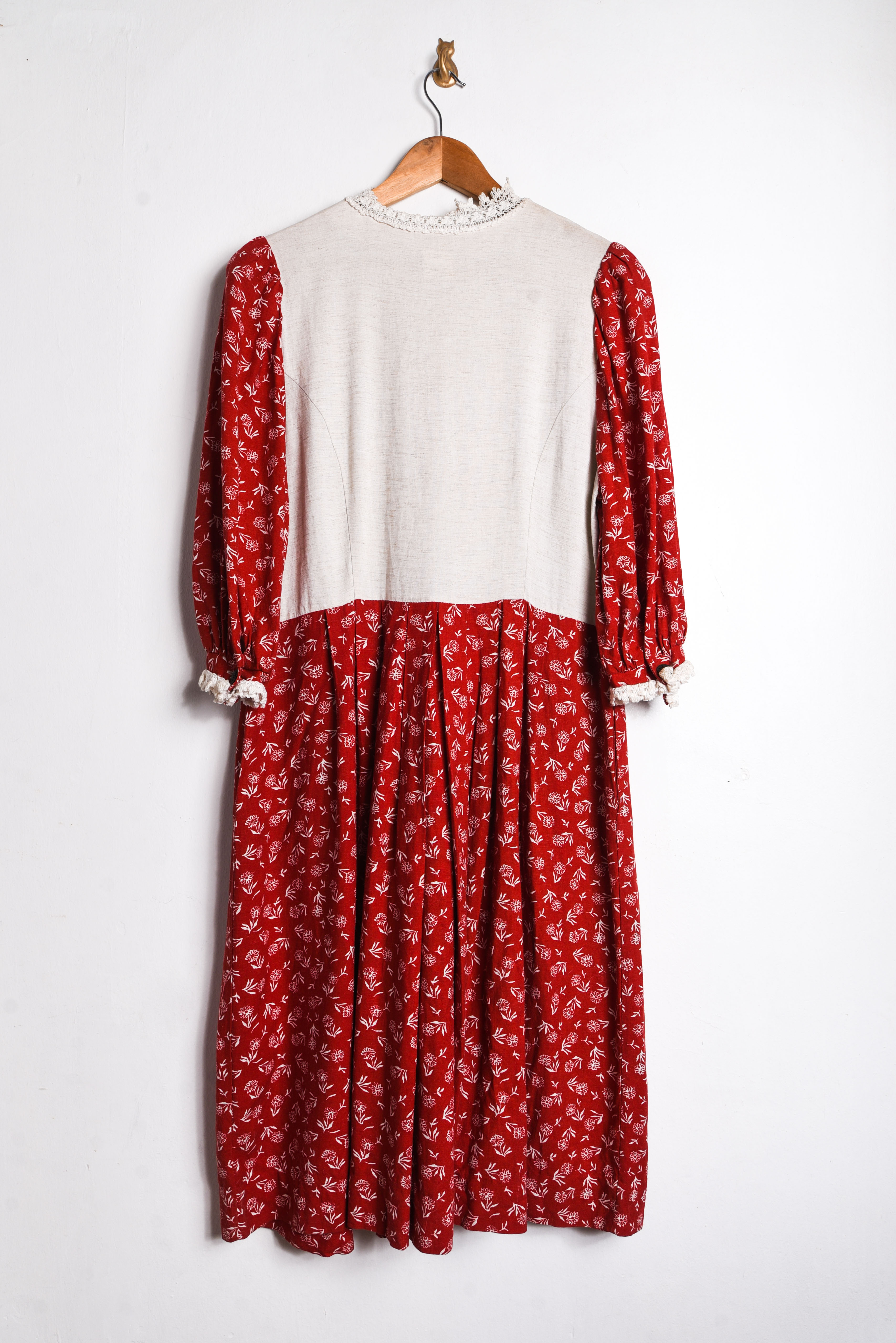 Vestido vintage rojo floral bordado