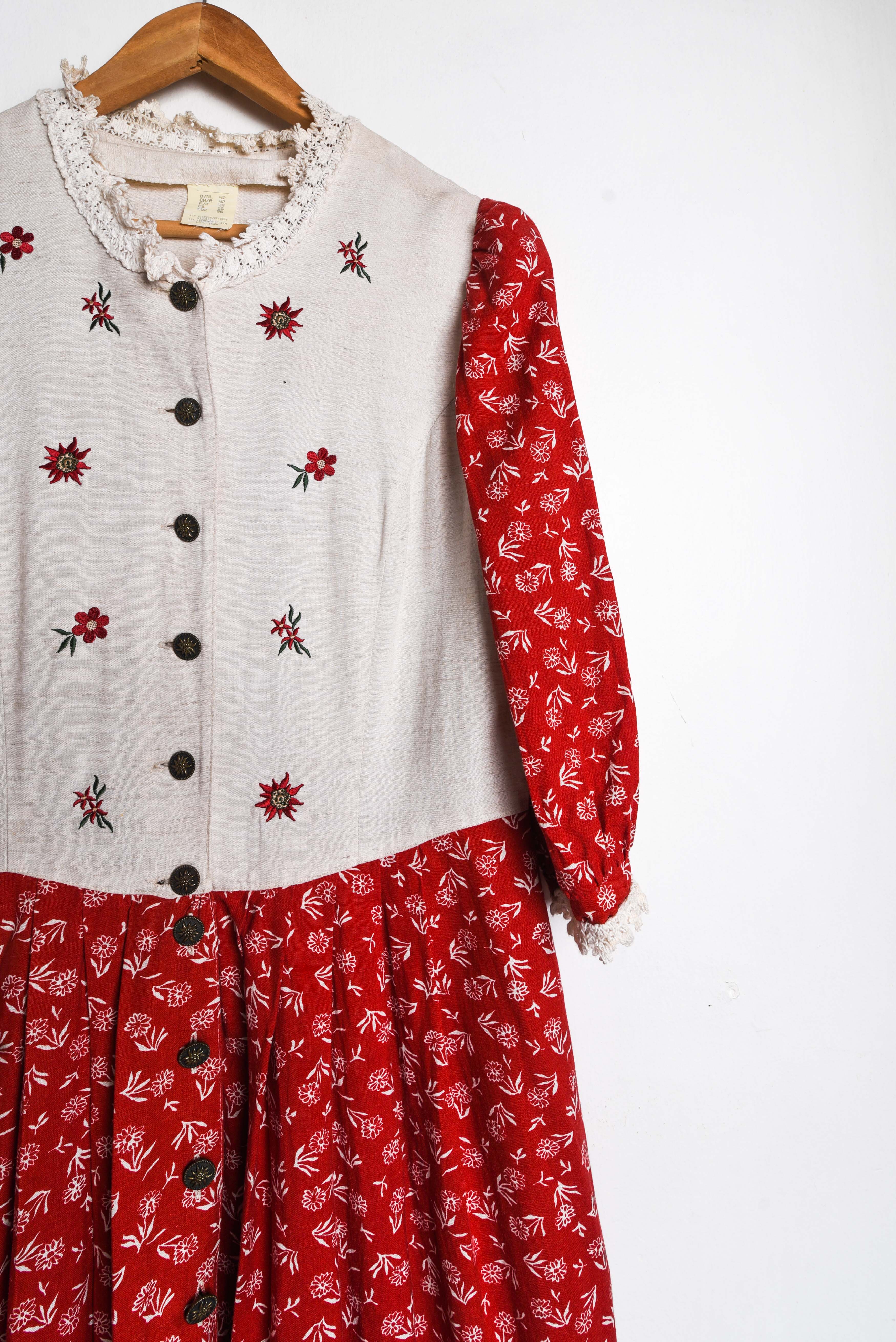 Vestido vintage rojo floral bordado