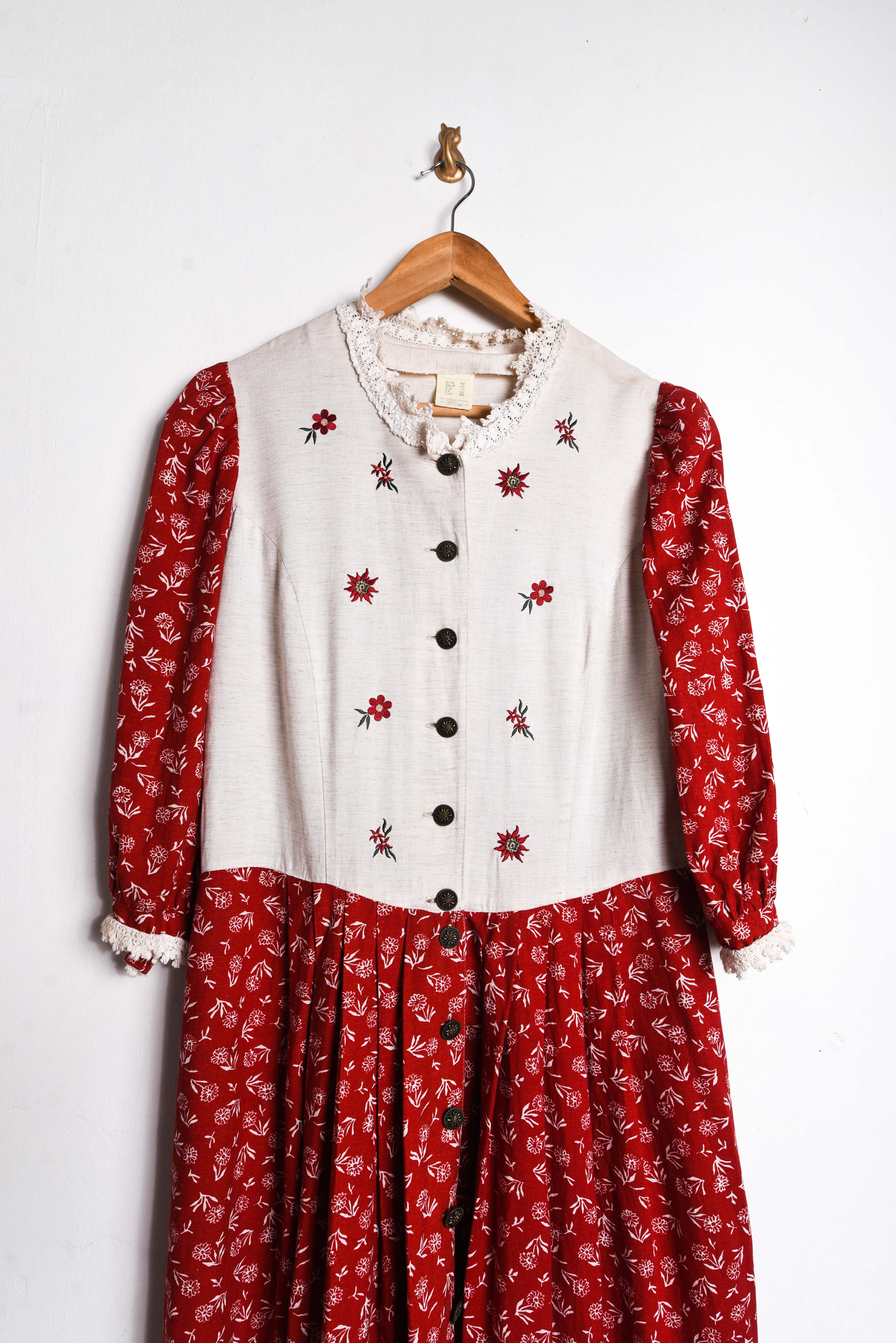 Vestido vintage rojo floral bordado