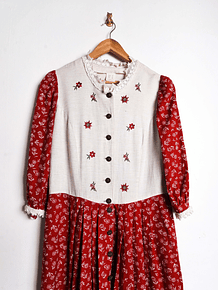Vestido vintage rojo floral bordado