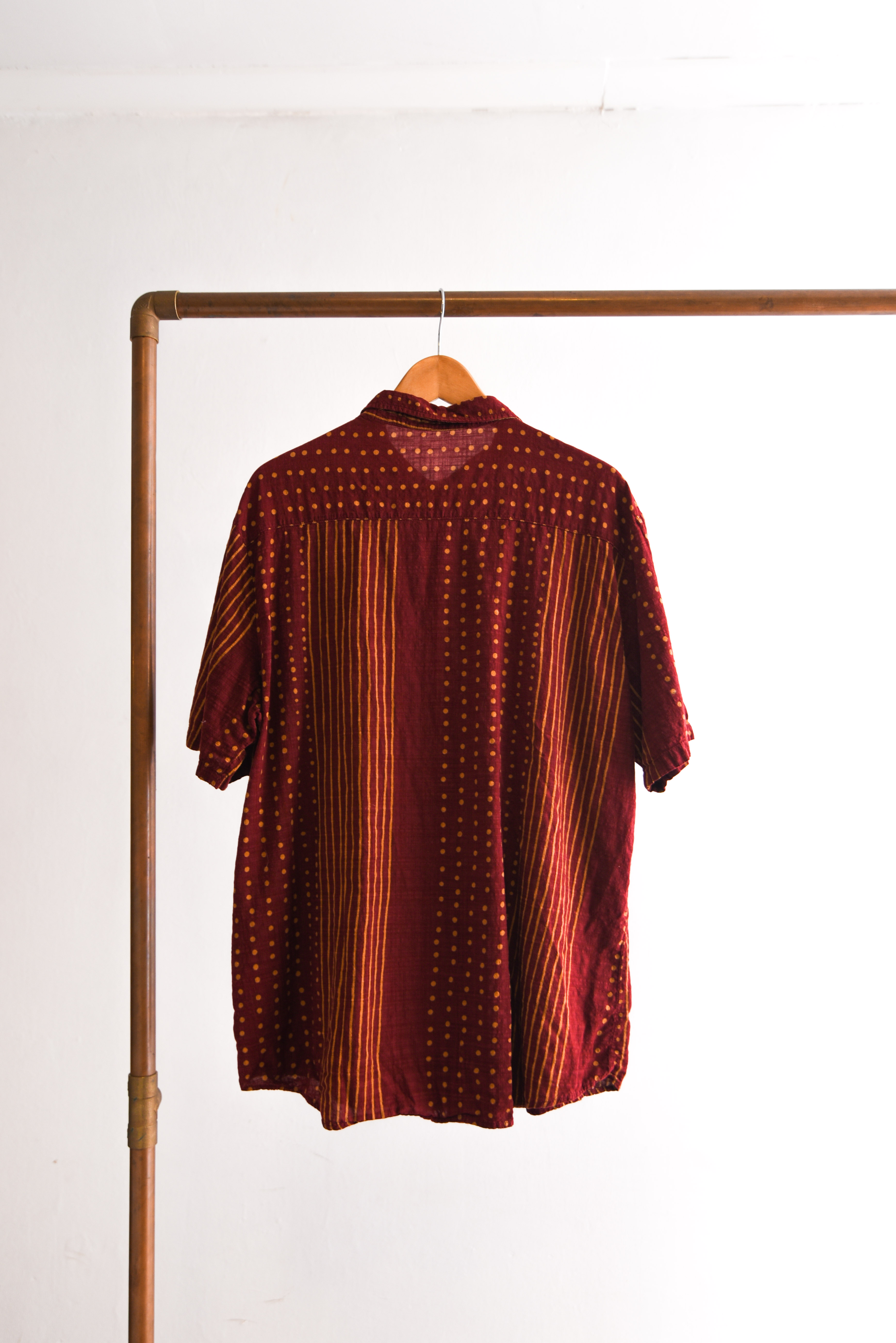 Camisa roja rayas y puntos 