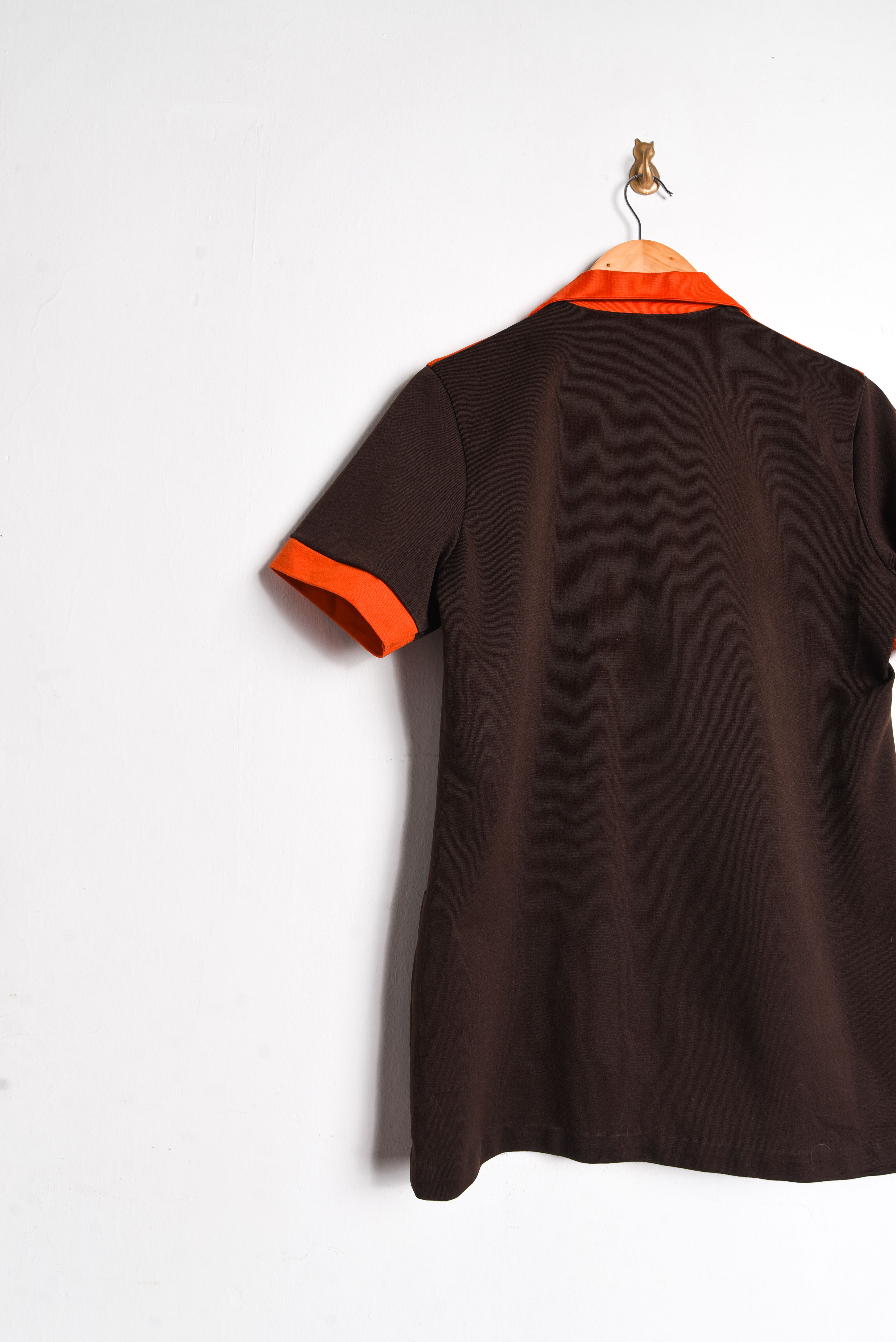 Blusón 70s café y rojo