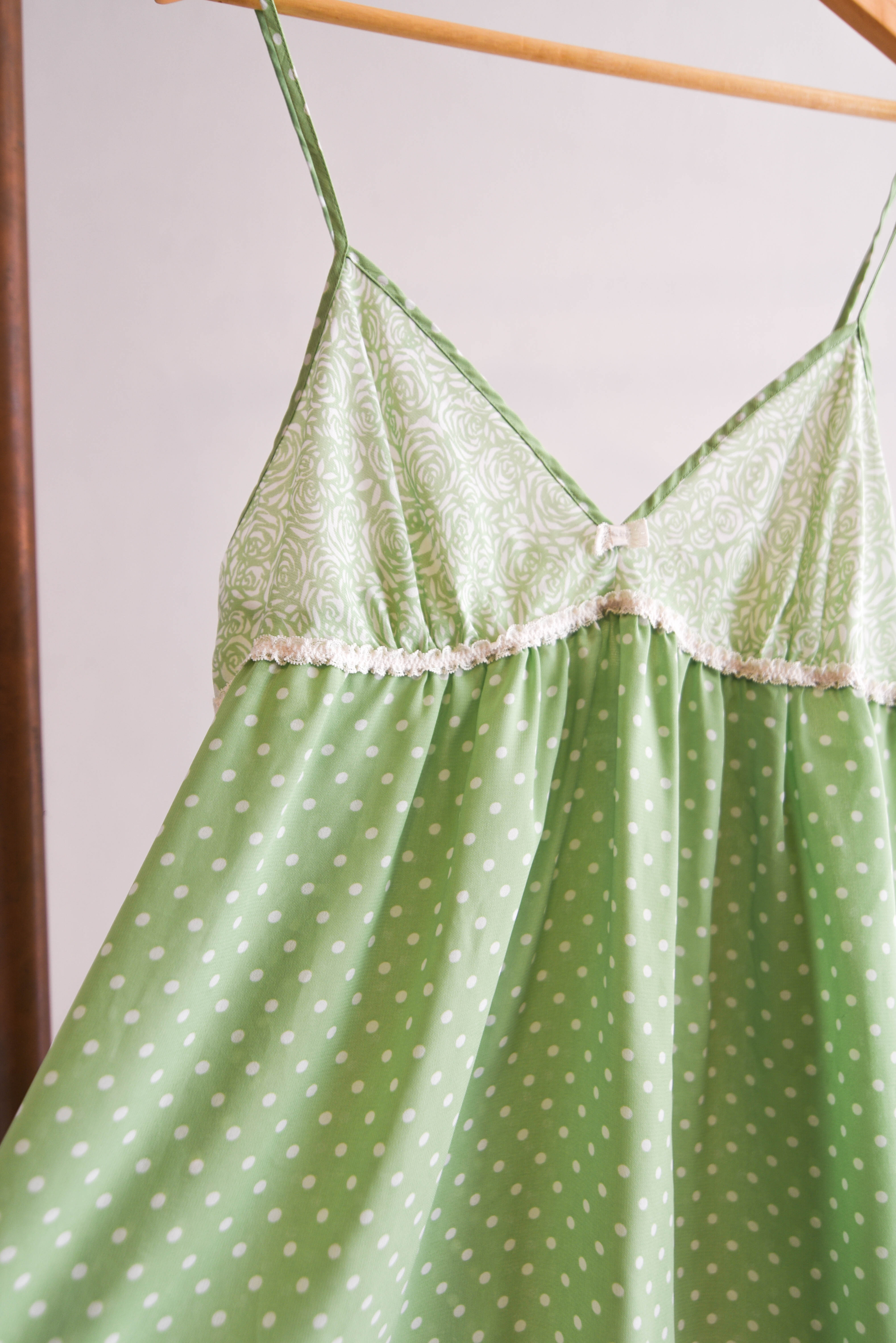 Top lencero verde lunares