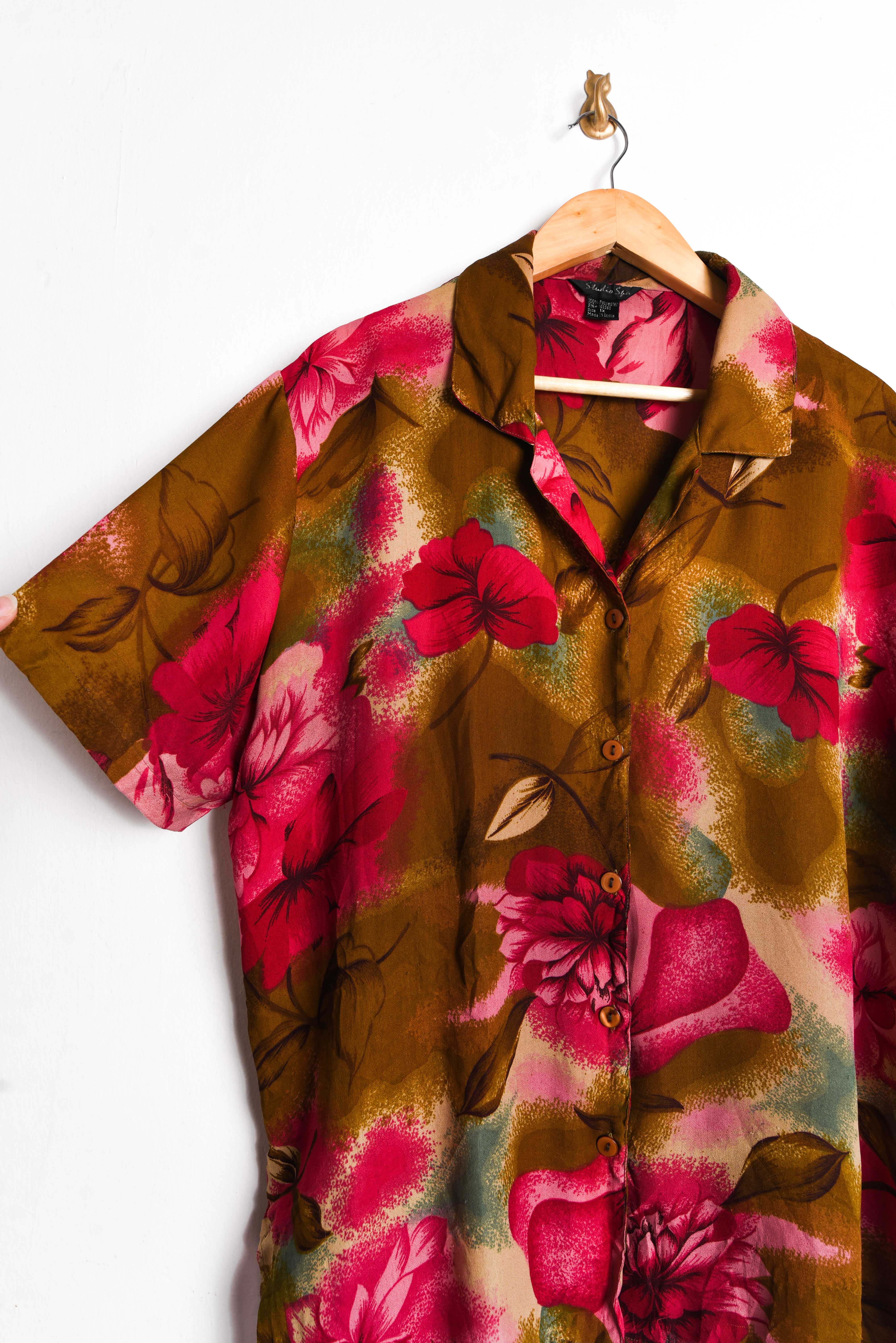 Blusa café vintage flores tropicales